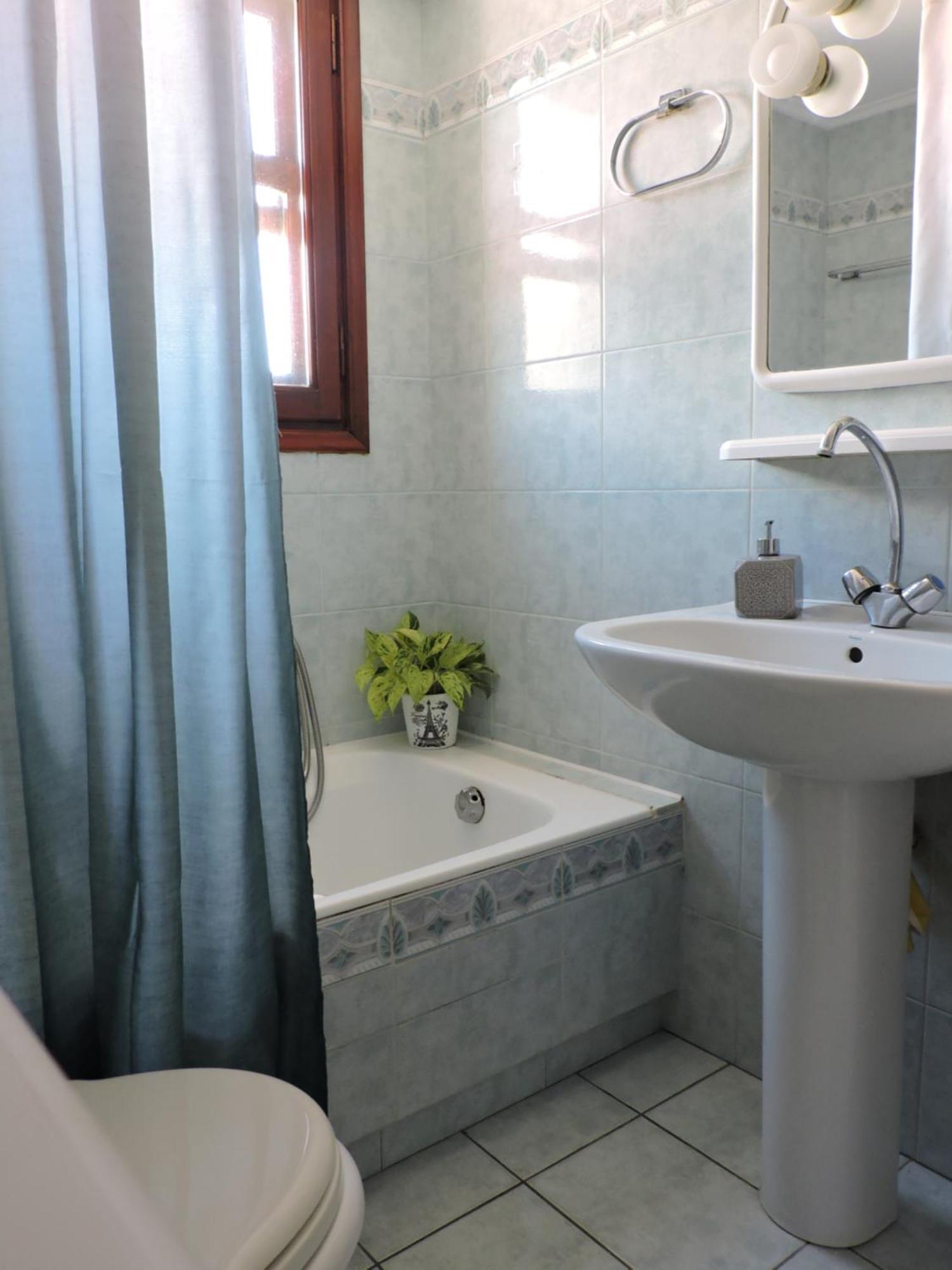 Aeolia Apartment *
