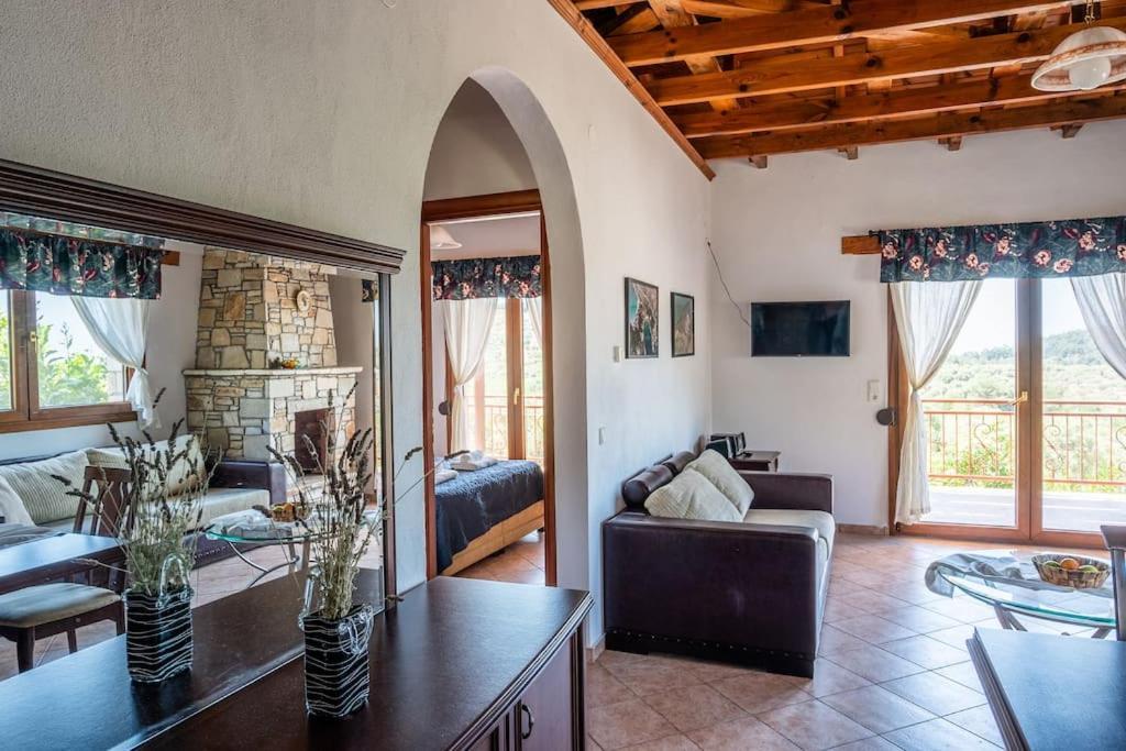 House Demetra * Astris
