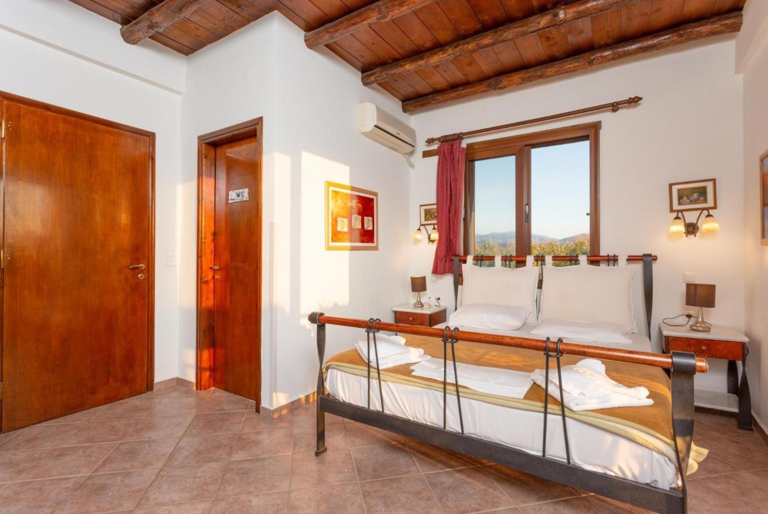 Nineta Villa