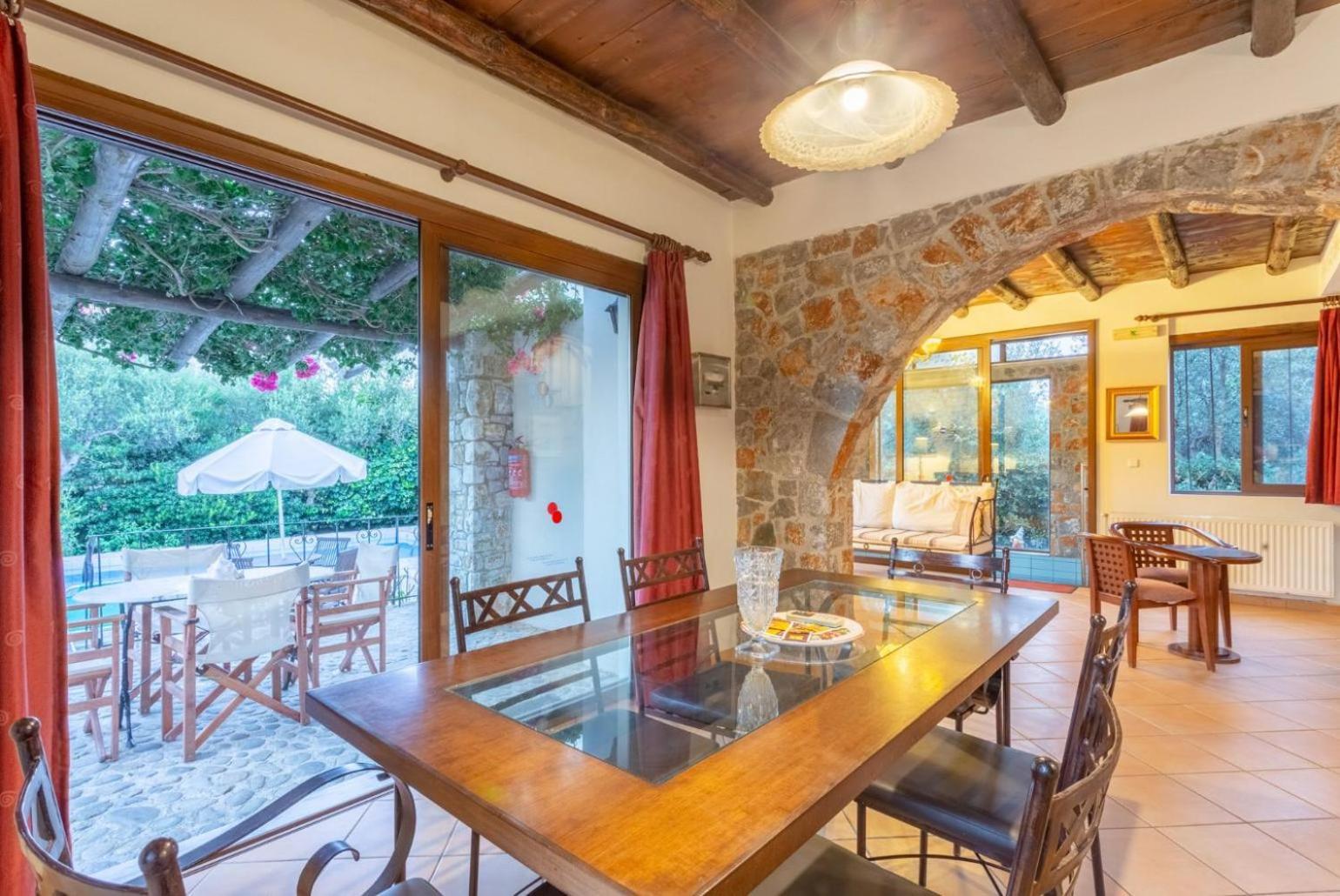 Nineta * Tavronitis (Crete)