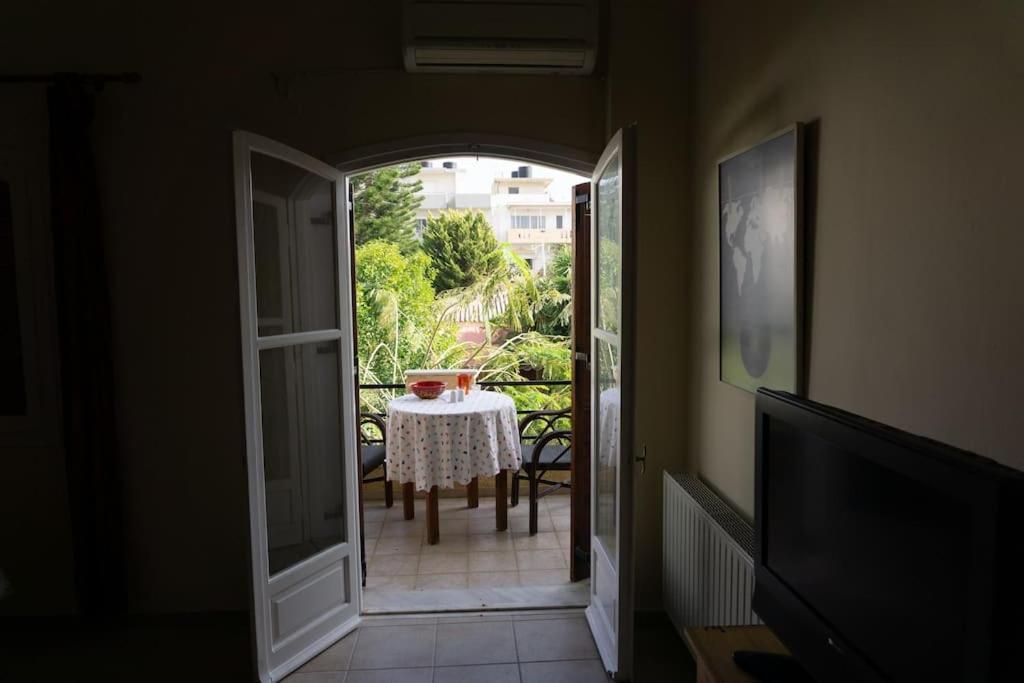 Apartment Bright With Balcony Close To The #4