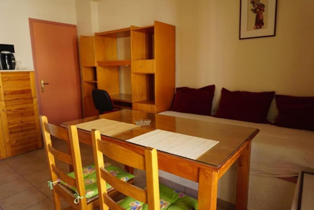 Bright With Balcony Close To The #4 Apartment *