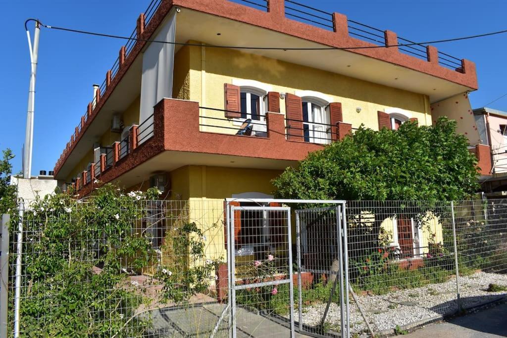Bright With Balcony Close To The #4 Apartment