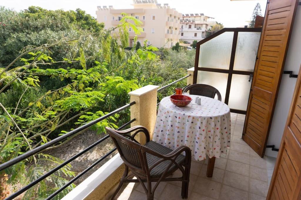 Apartment Bright With Balcony Close To The #4