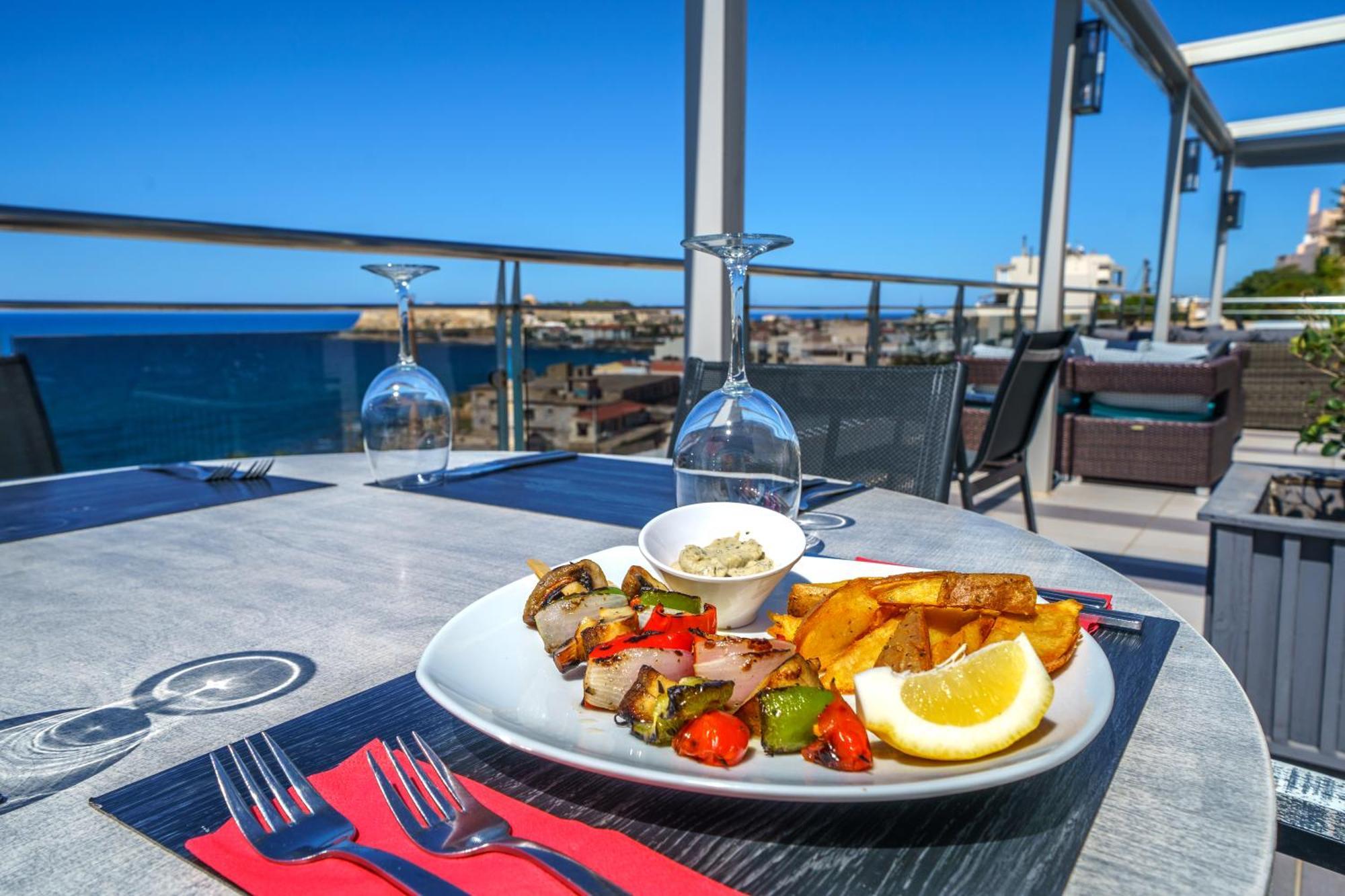 Hotel Macaris &