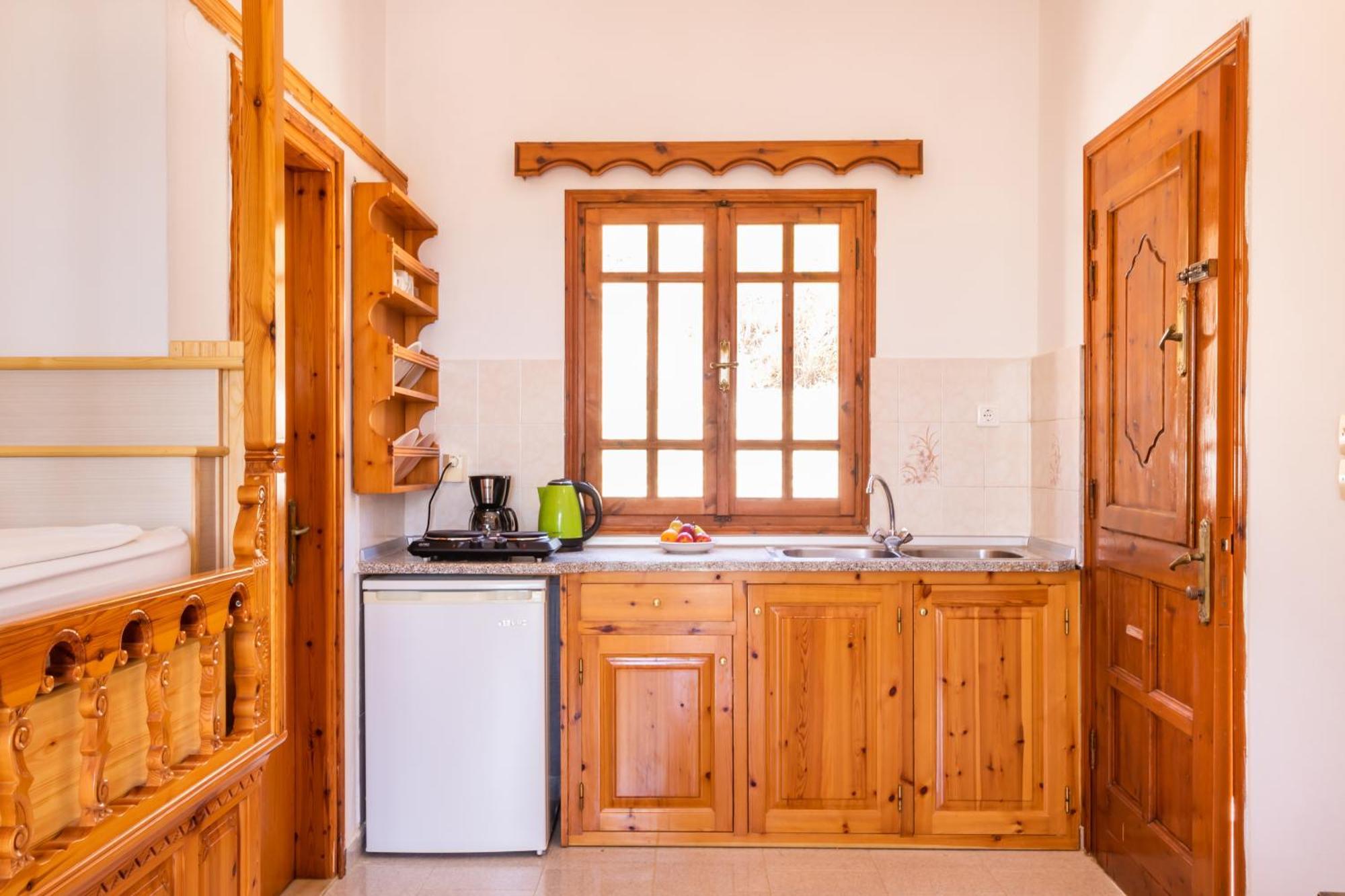 Sun Week Bay Capsule hotel Lefkos (Karpathos)