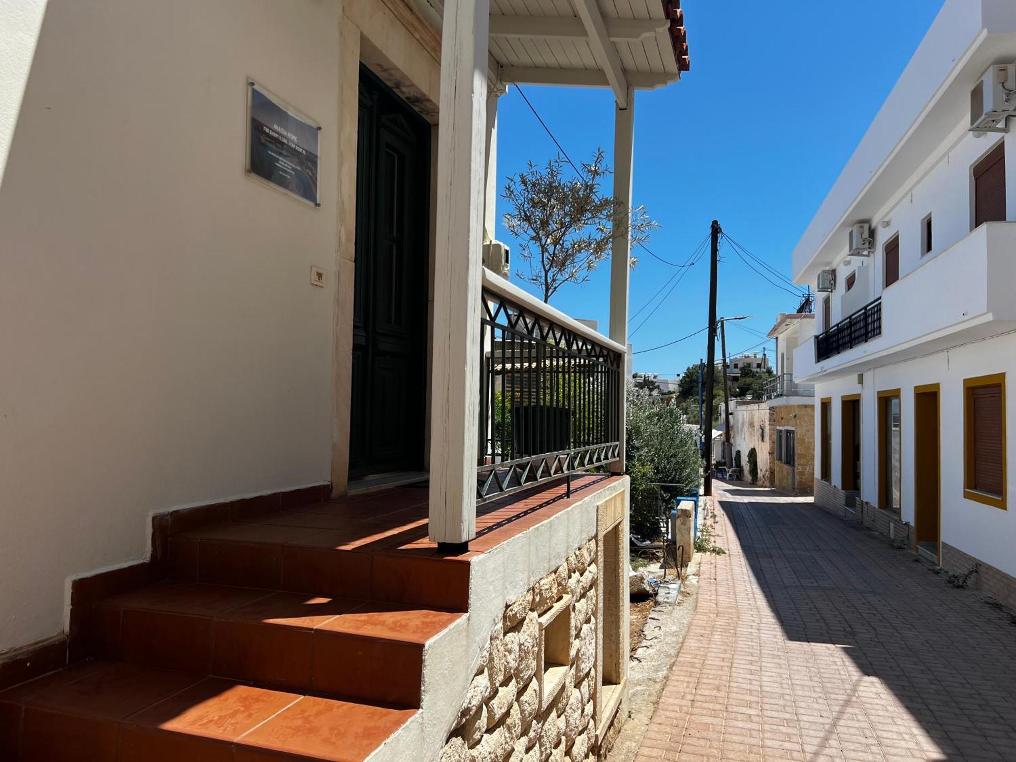 Anassa Home: Spacious Cretan Seaside Retreat With Terrace *