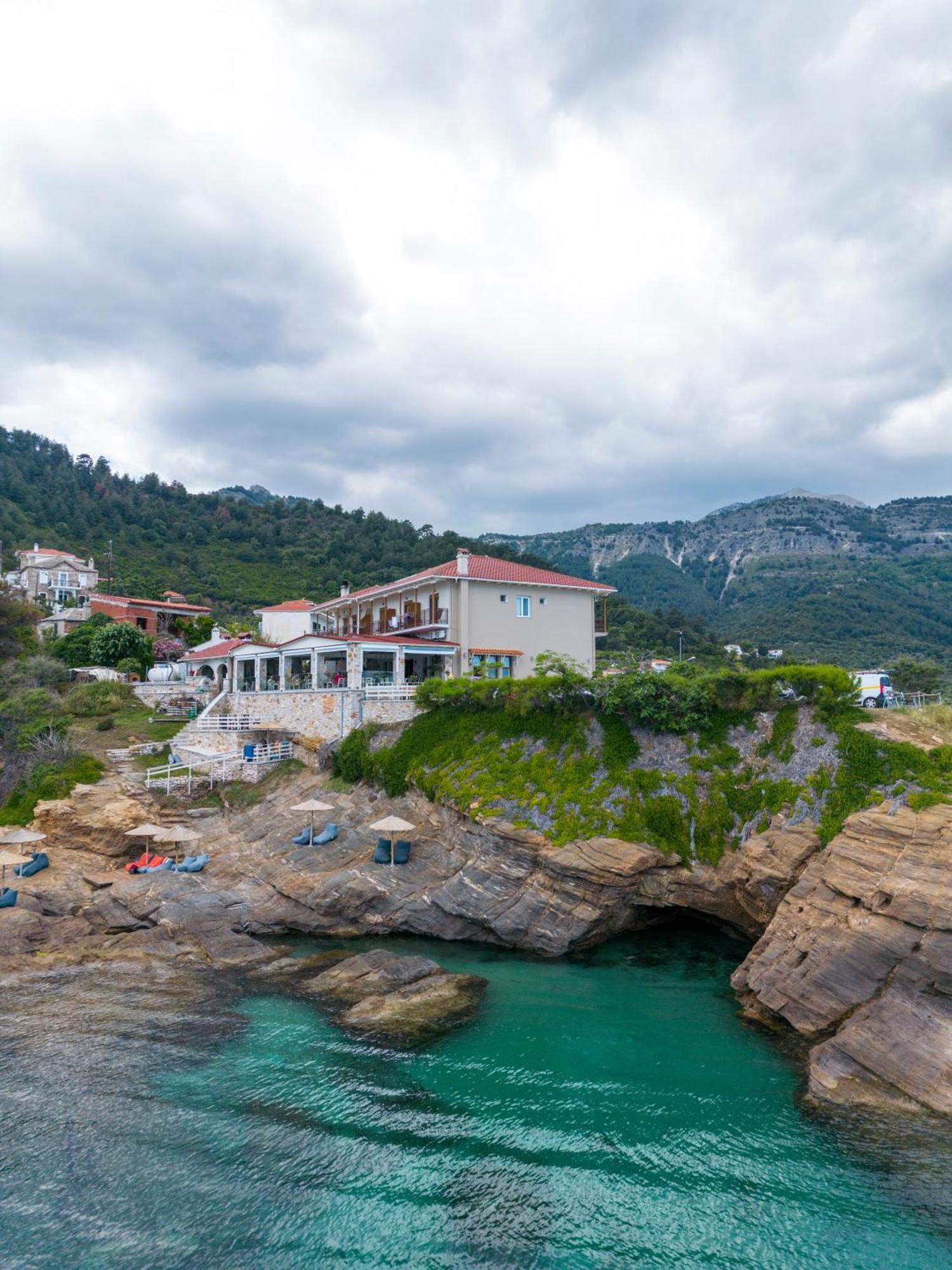 Faros View Bed & Breakfast Koinira