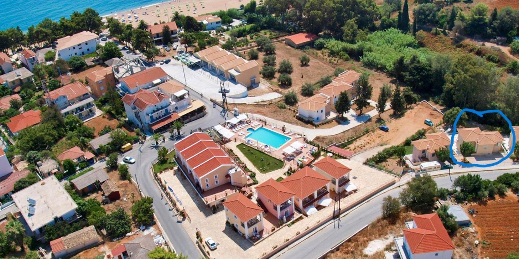 Villa Skala - - Sleeps 7 - Parking - Garden