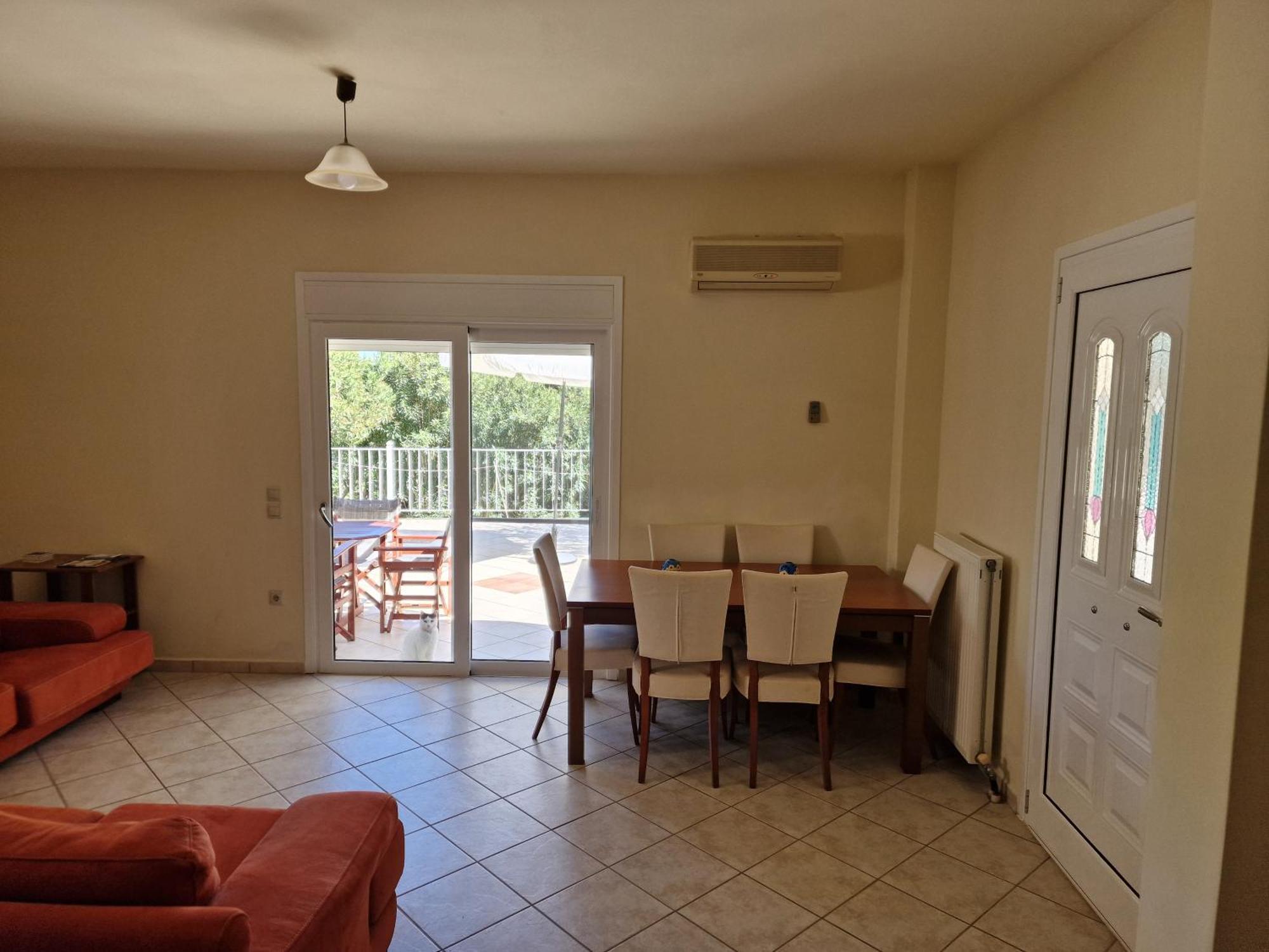 Villa Skala - - Sleeps 7 - Parking - Garden