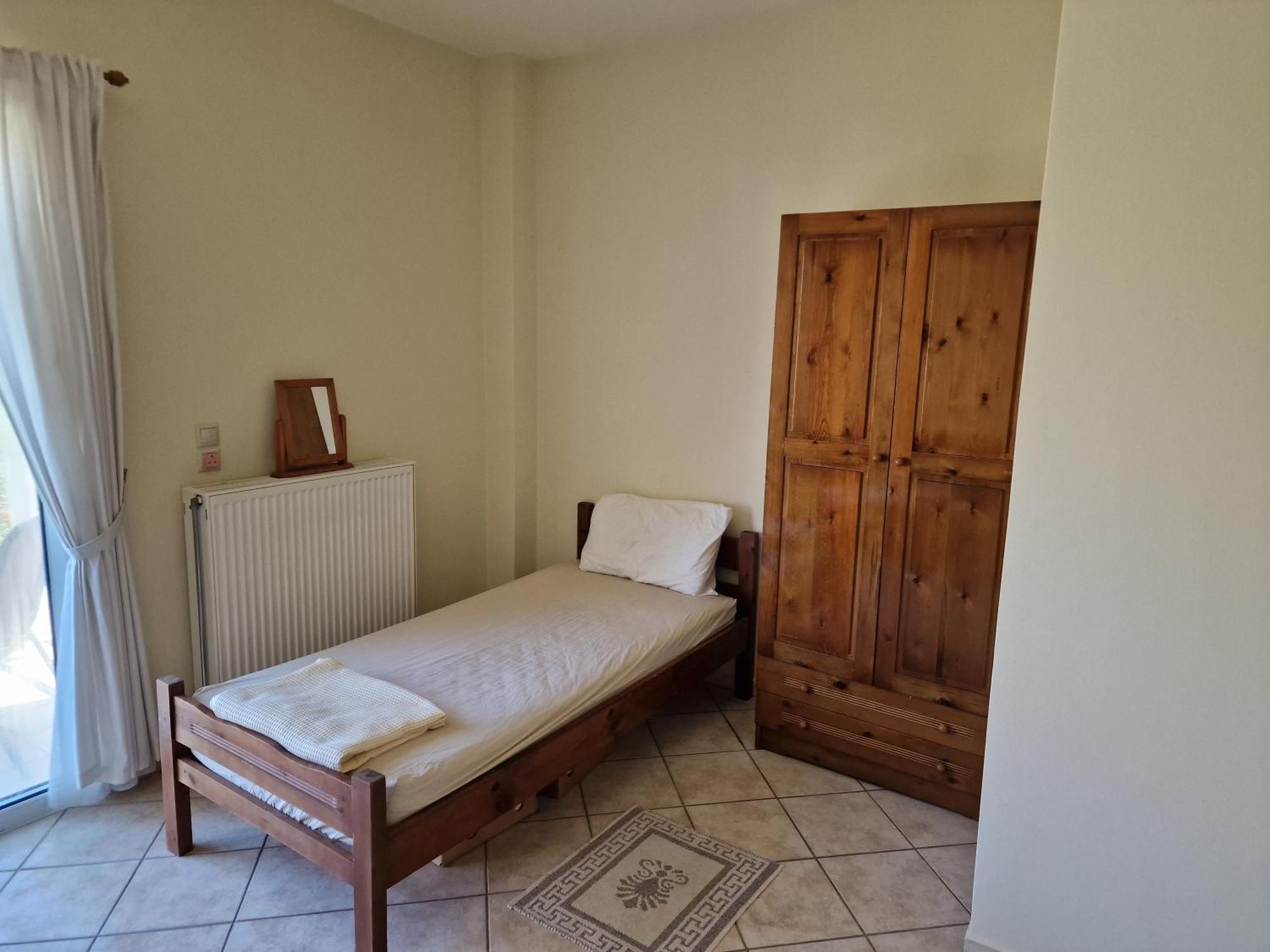 Villa Skala - - Sleeps 7 - Parking - Garden