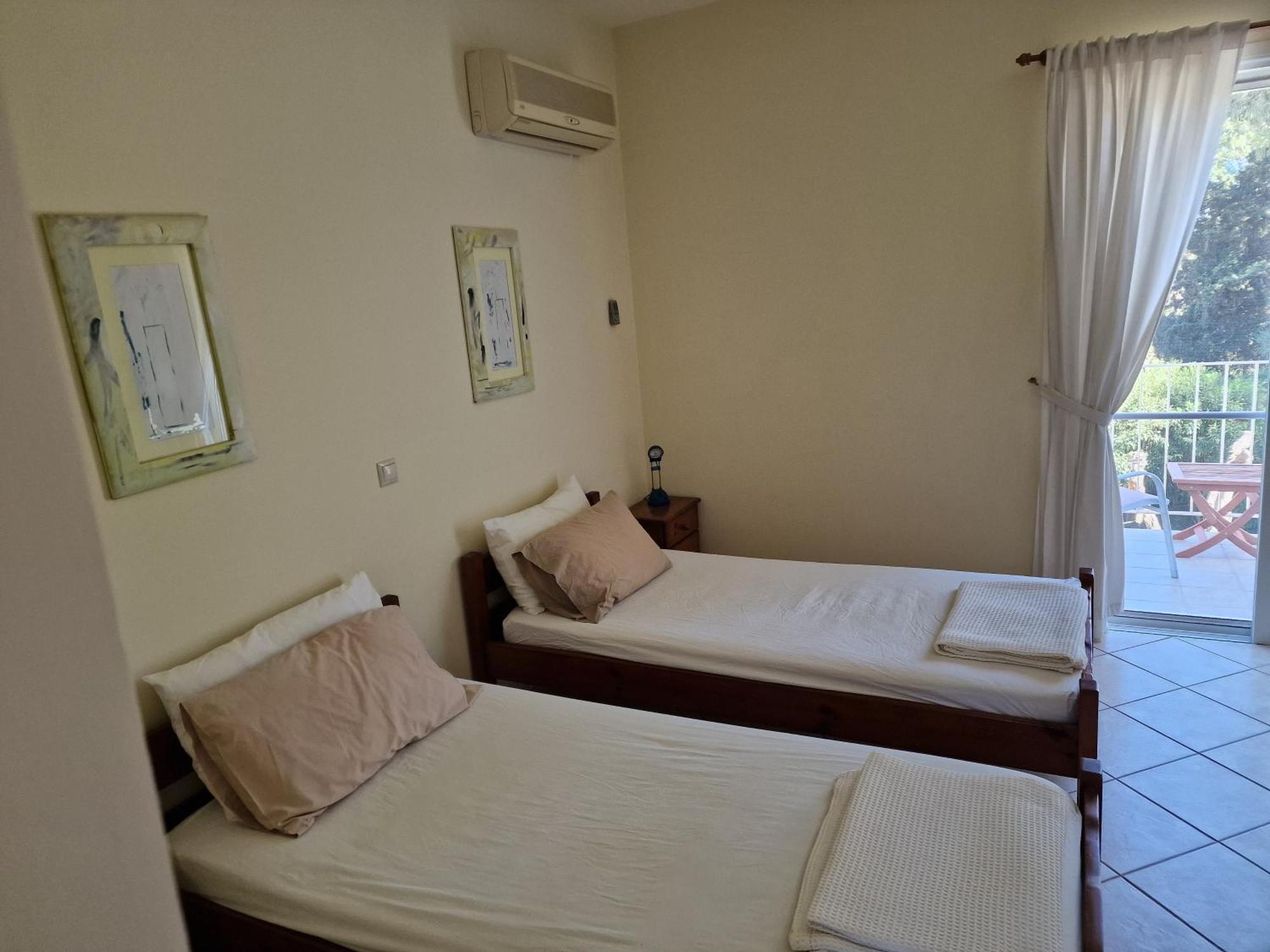 Skala - - Sleeps 7 - Parking - Garden Villa *