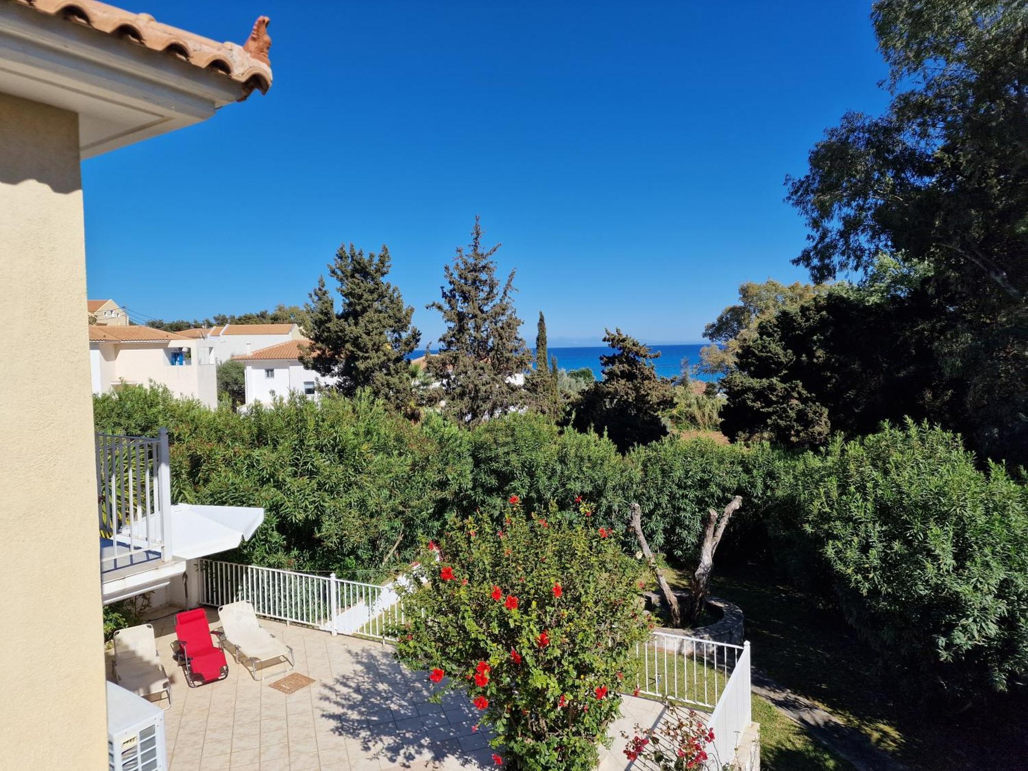 Villa Skala - - Sleeps 7 - Parking - Garden