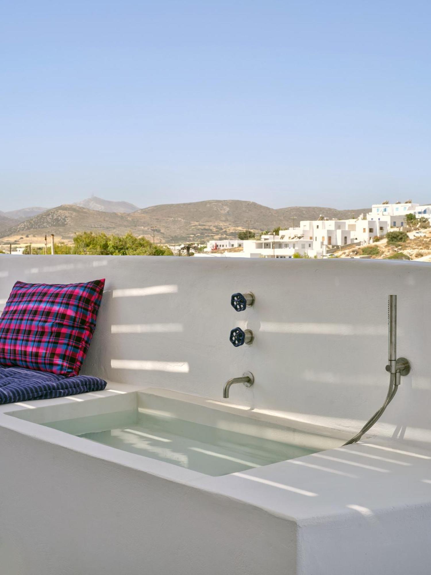Center - Cycladic House On 3 Levels * Naousa (Paros)