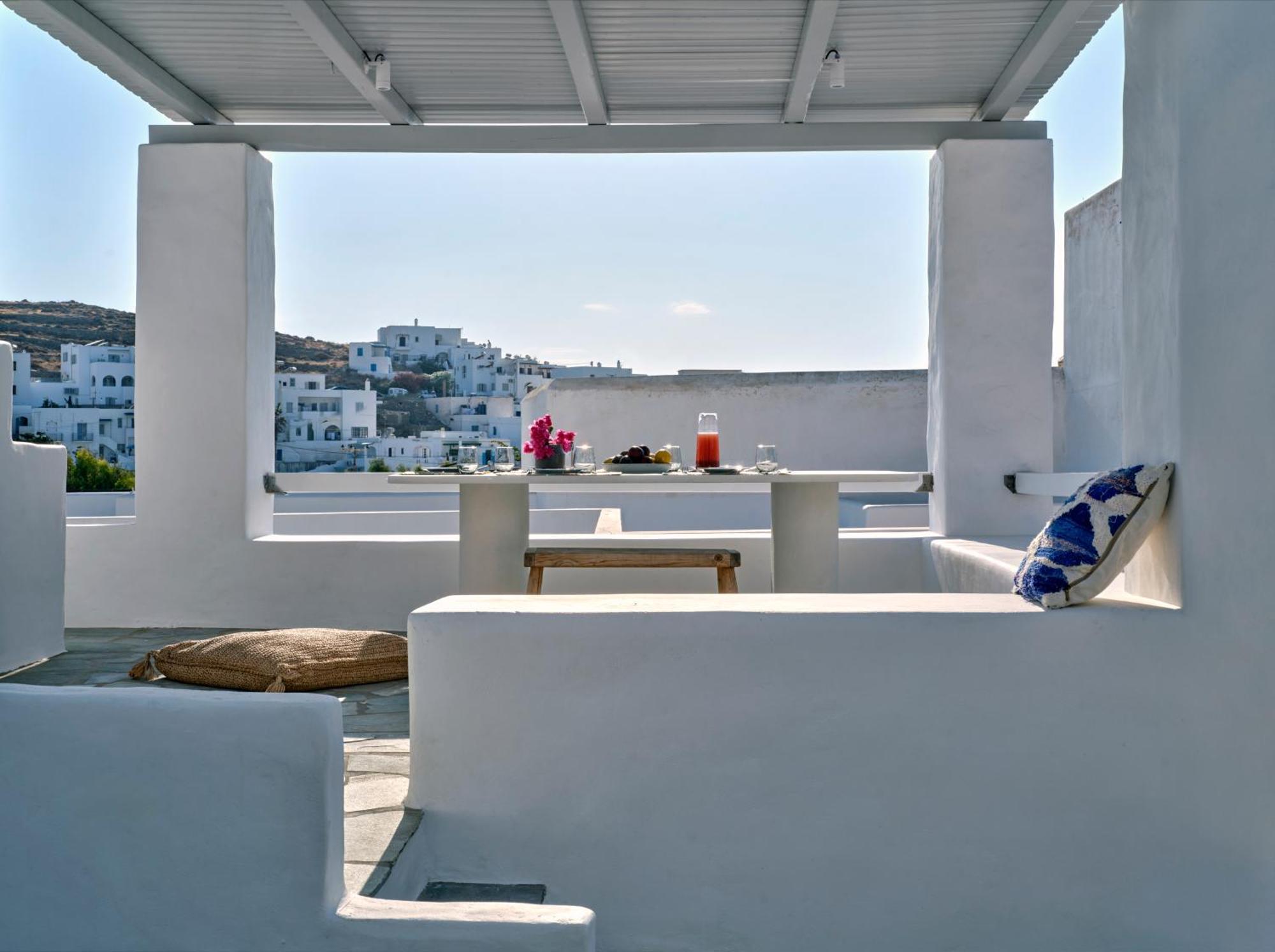 Center - Cycladic House On 3 Levels *
