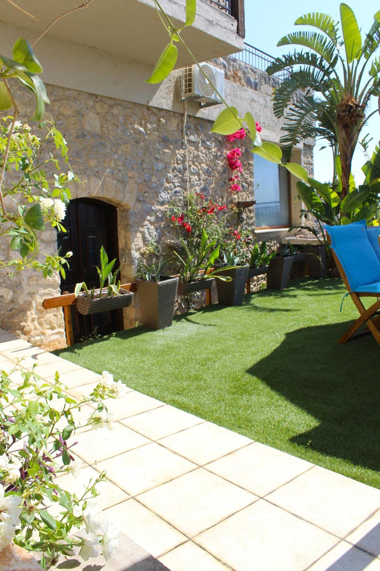 Elia Woodstone * Elia (Crete)