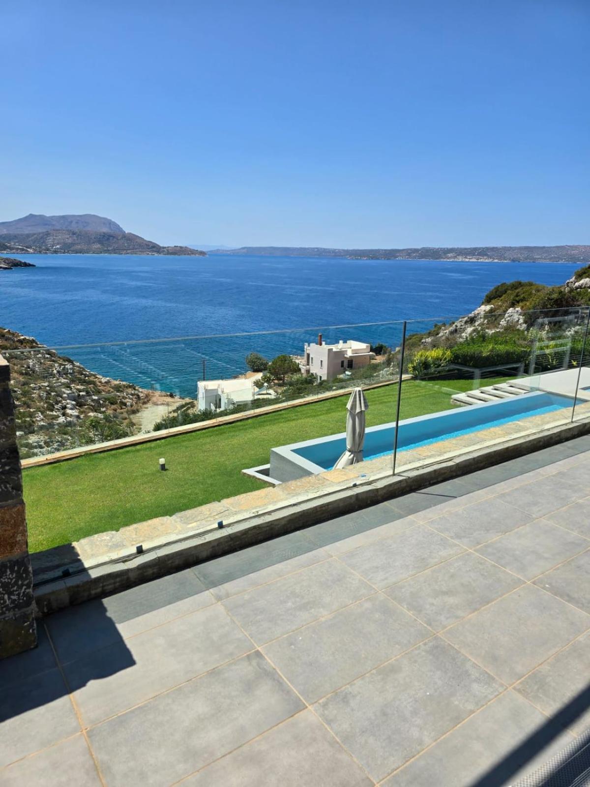 Ektoras Villa *