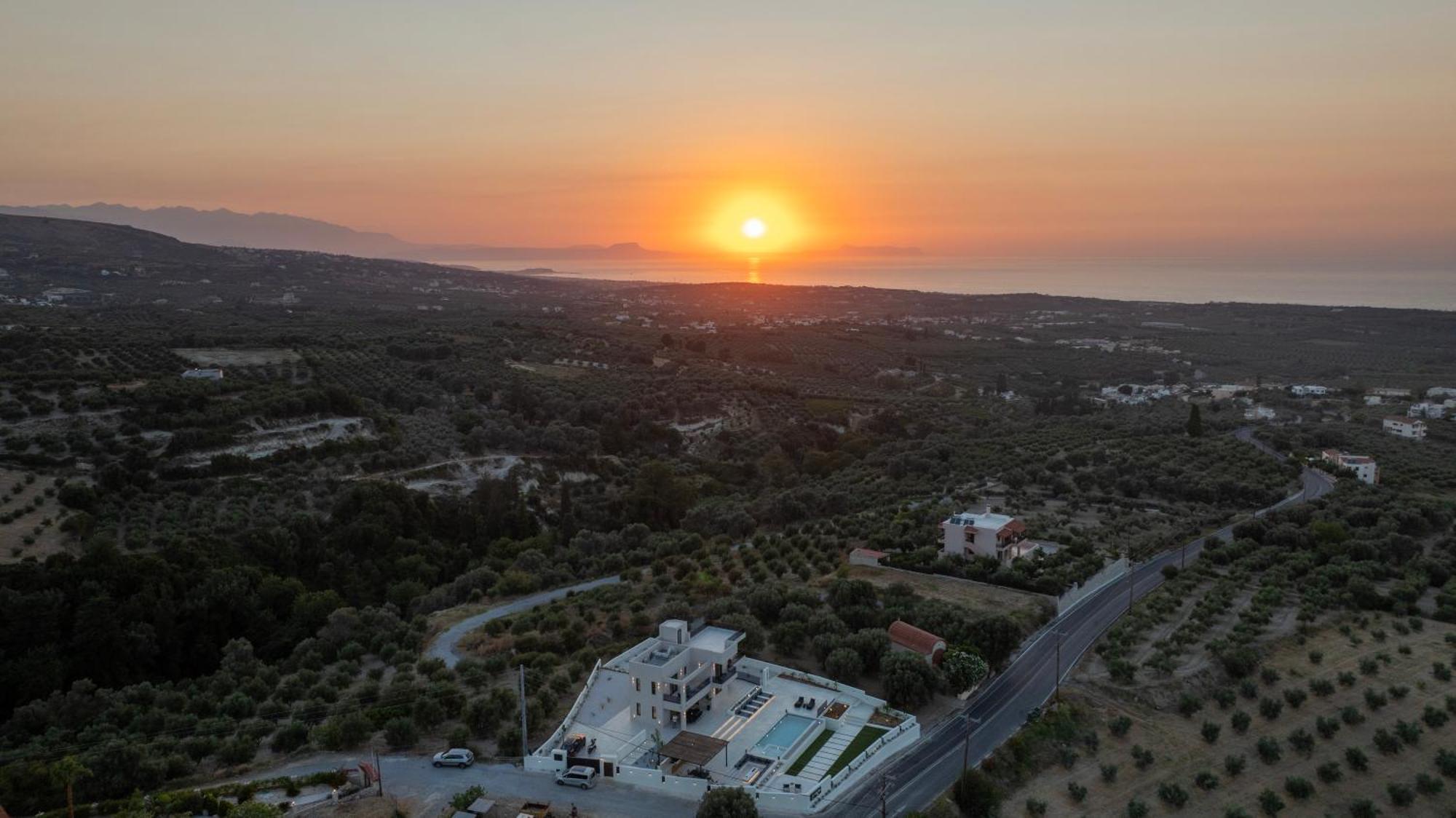 Leeva Oasis * Loutra (Crete)