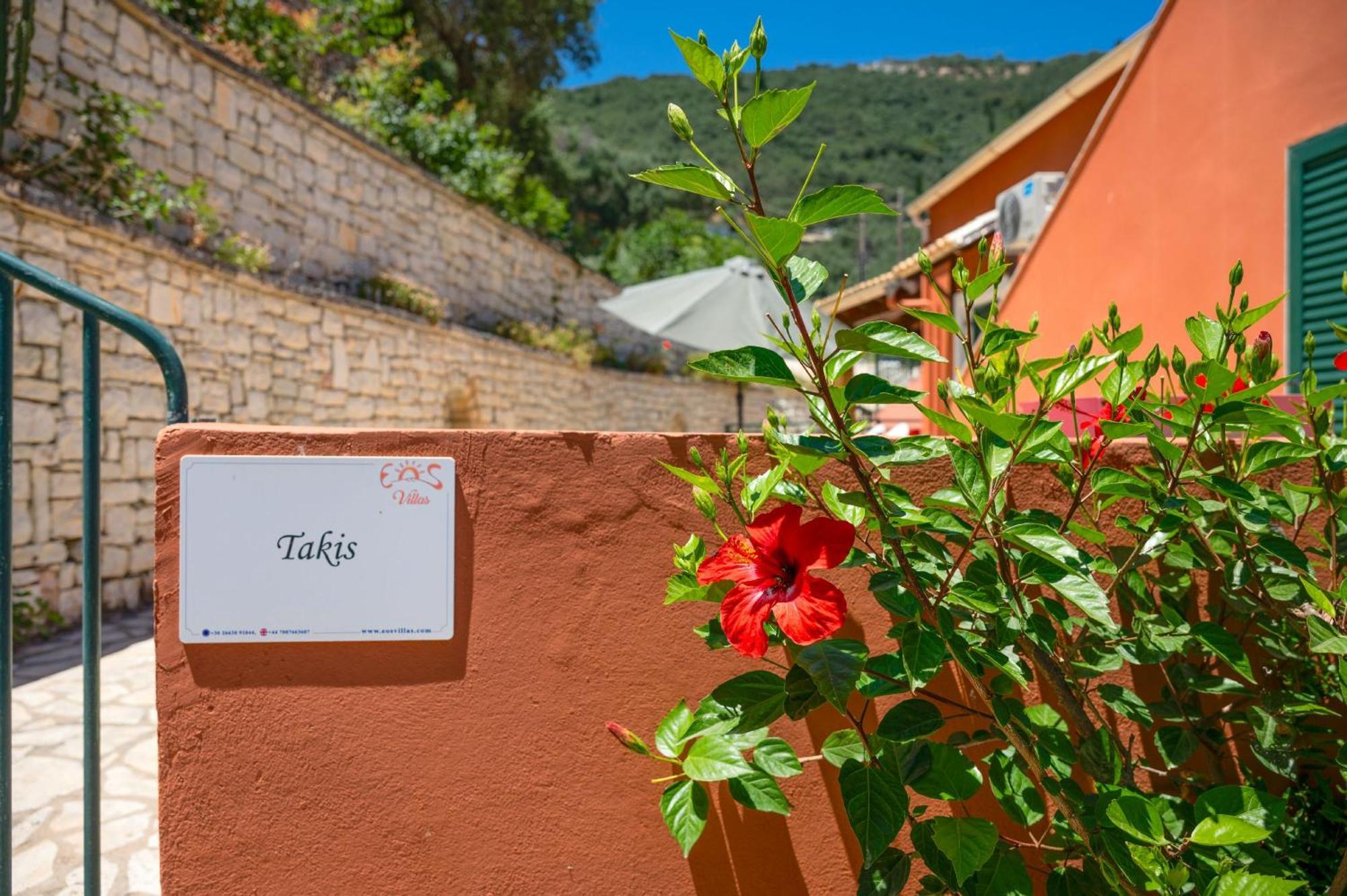 Apartment Takis House *