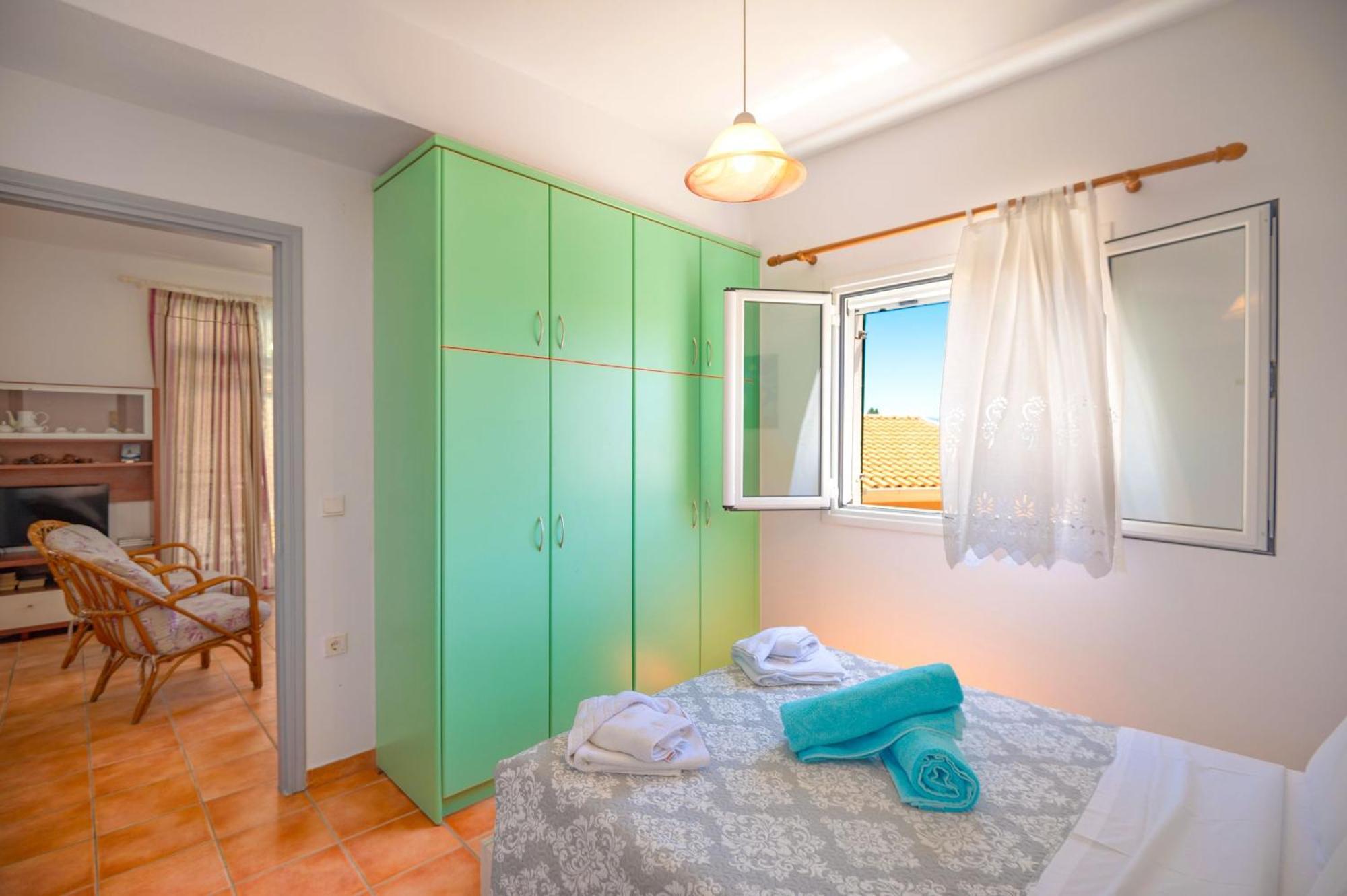 Apartment Takis House *