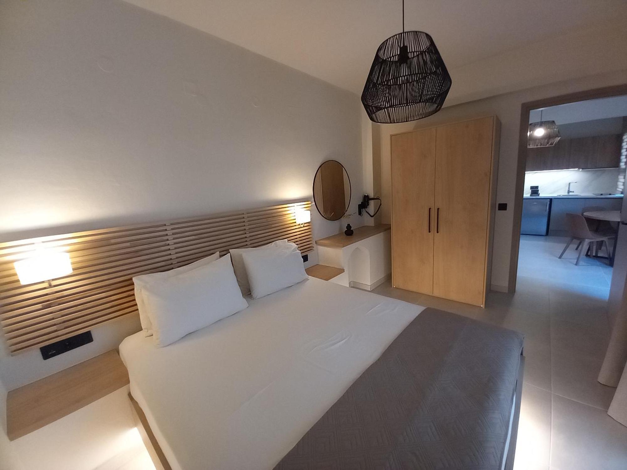 Nancy - Chara Aparthotel Karteros