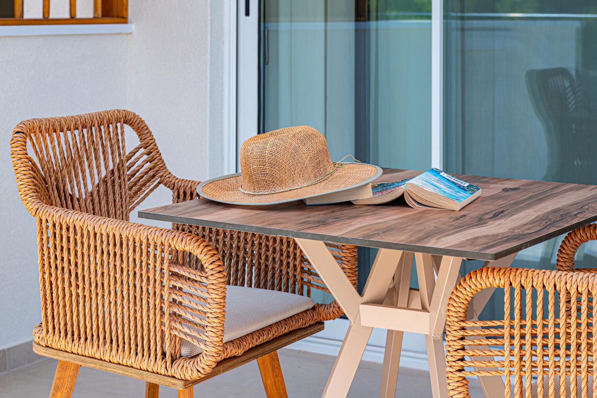 Serenity Hill * Paliouri