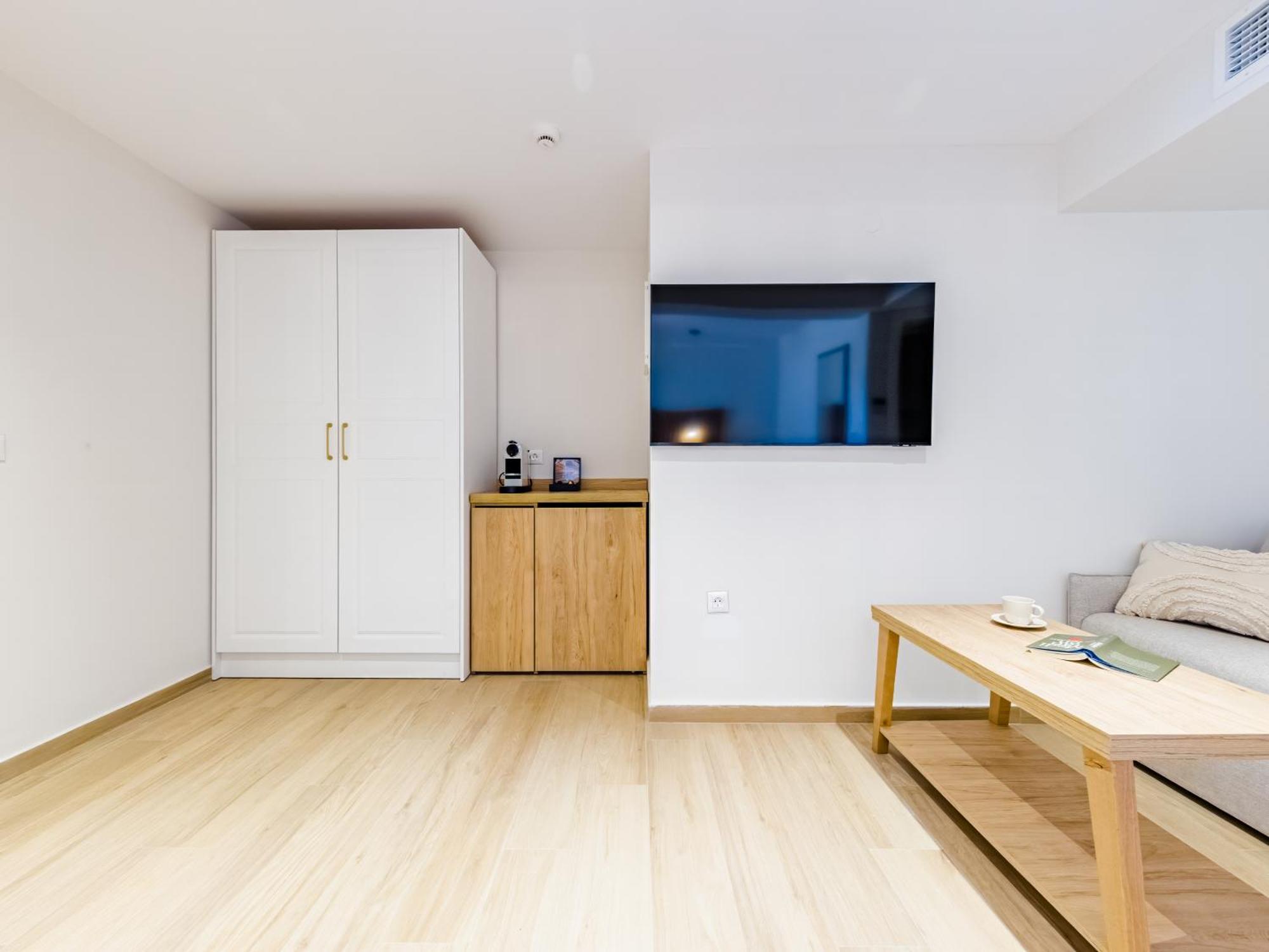 Serenity Hill Apartment *
