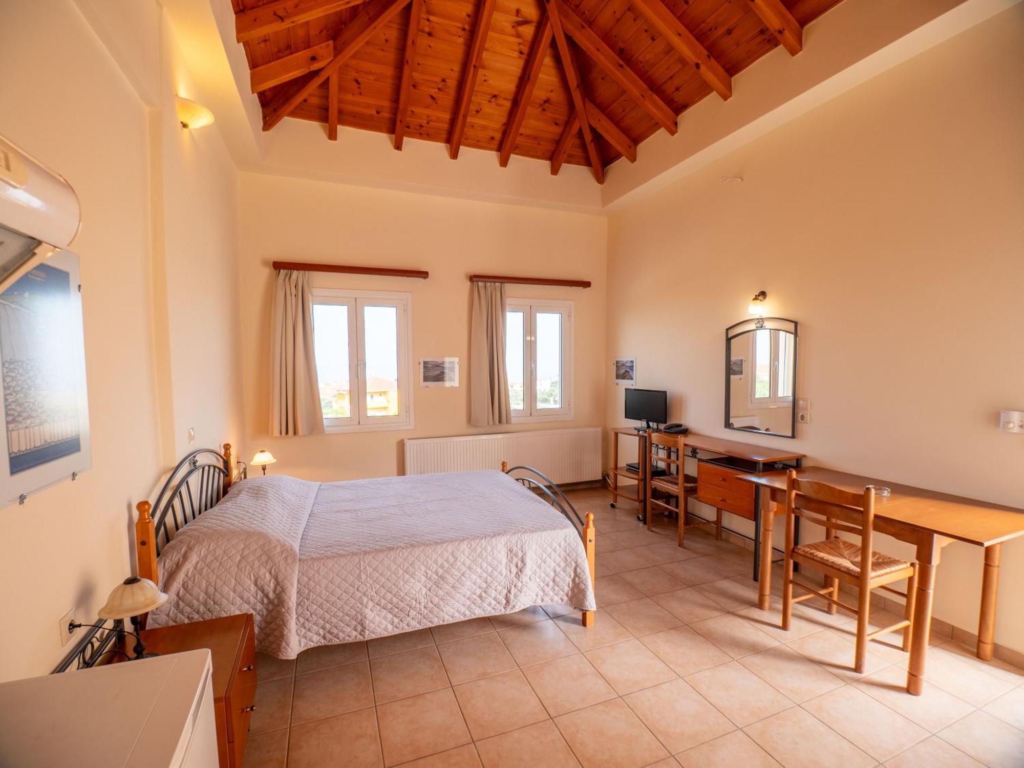 Aparthotel & Studios, Xifoupolis 2*