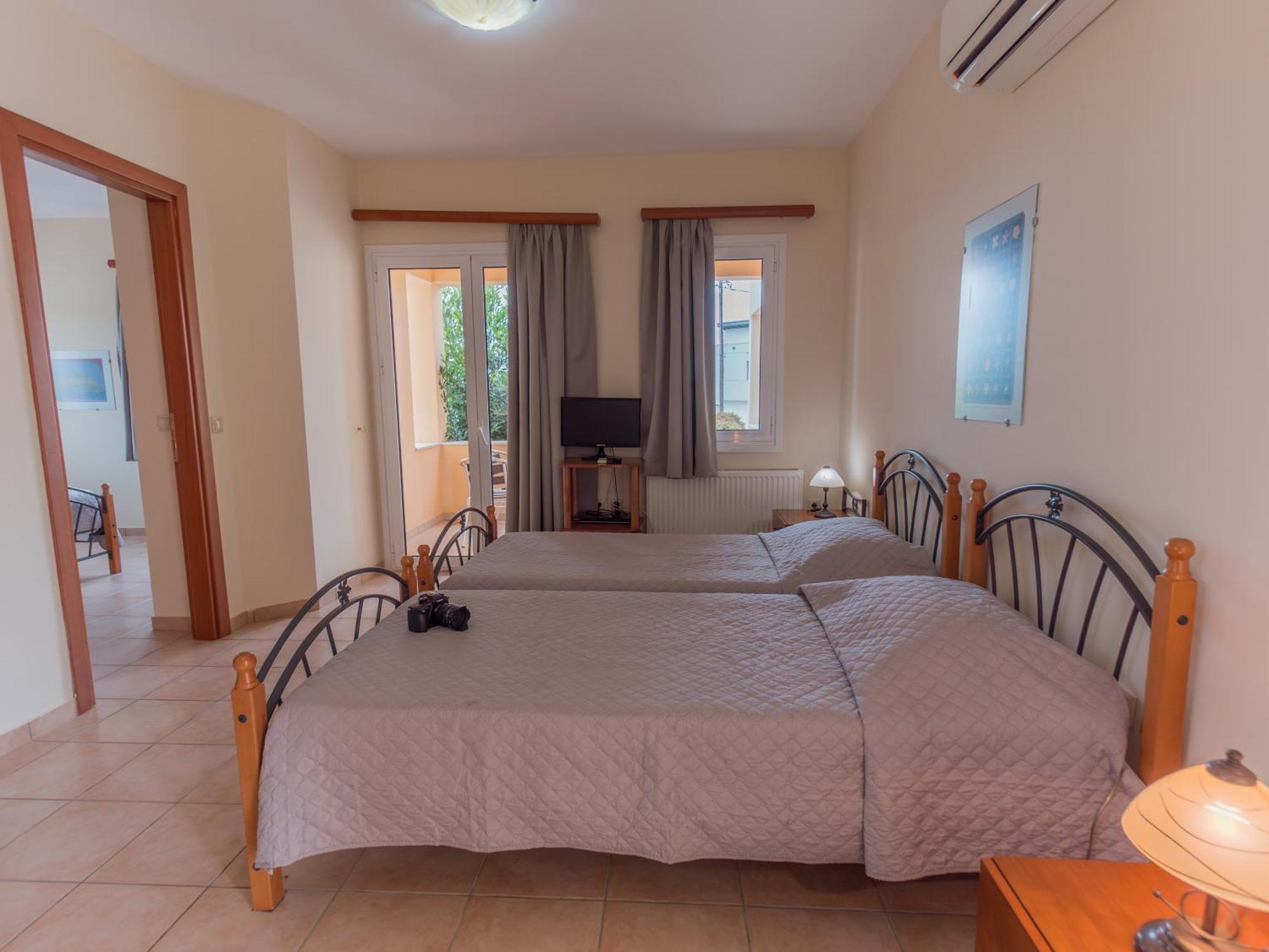 & Studios, Xifoupolis Aparthotel