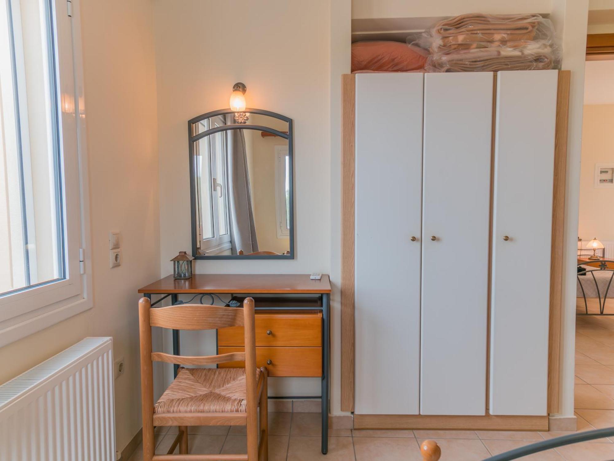 & Studios, Xifoupolis Aparthotel Monemvasia