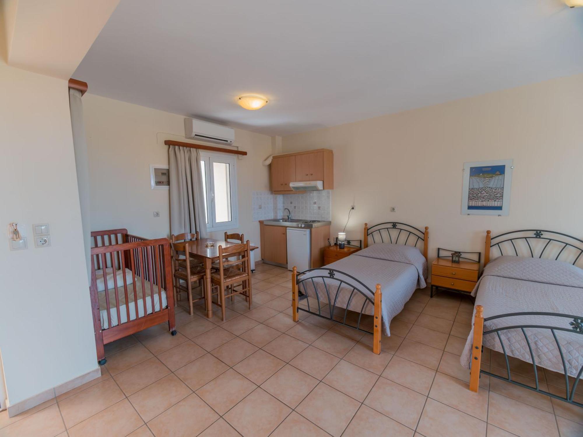 & Studios, Xifoupolis Aparthotel 2*