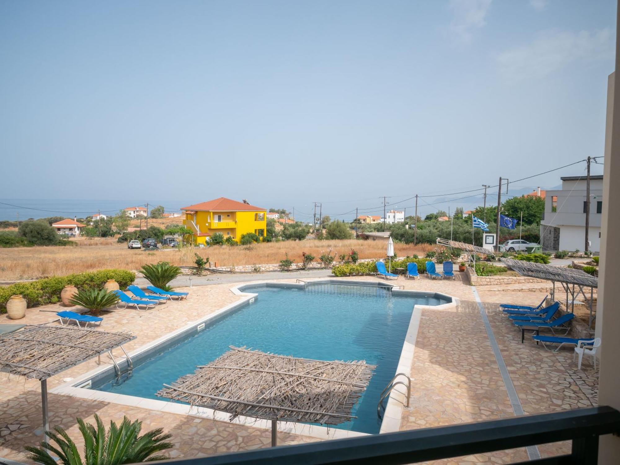 & Studios, Xifoupolis