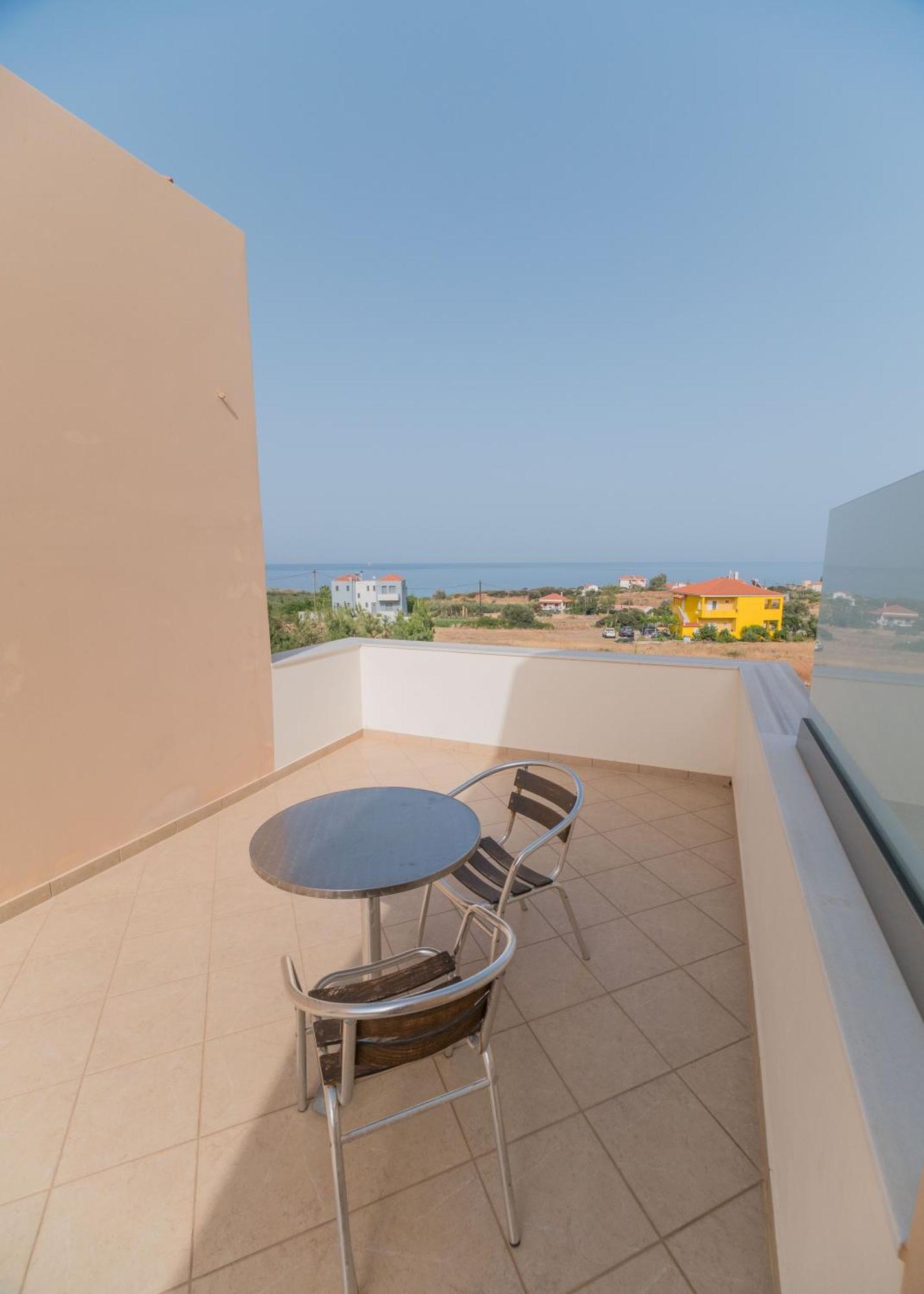 & Studios, Xifoupolis 2*
