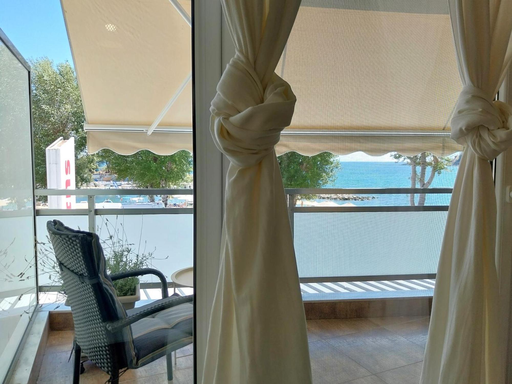 Kalamitsa Beachfront Escape Apartment Kavala