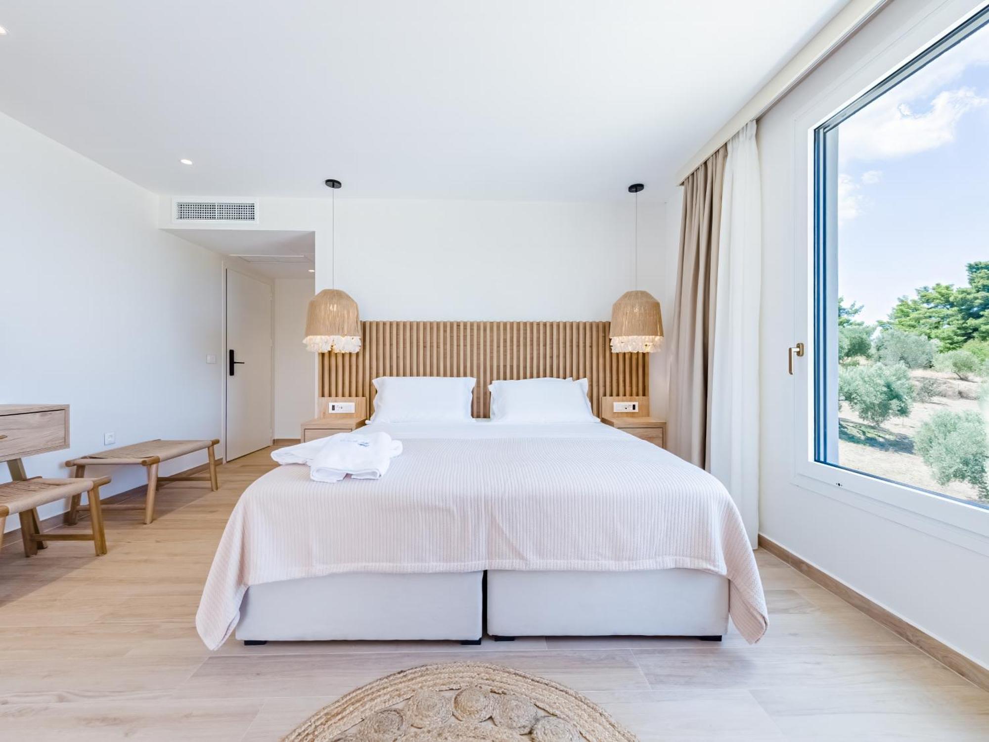 Serenity Hill * Paliouri
