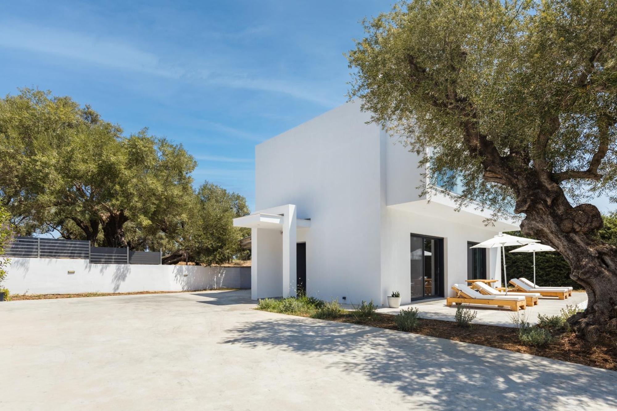 Elia Luxury Villa *