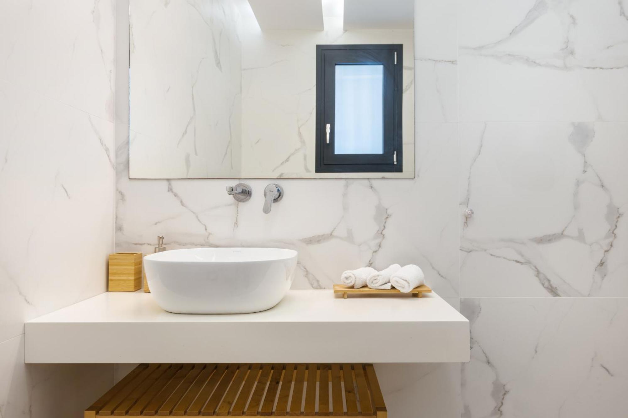 Elia Luxury *