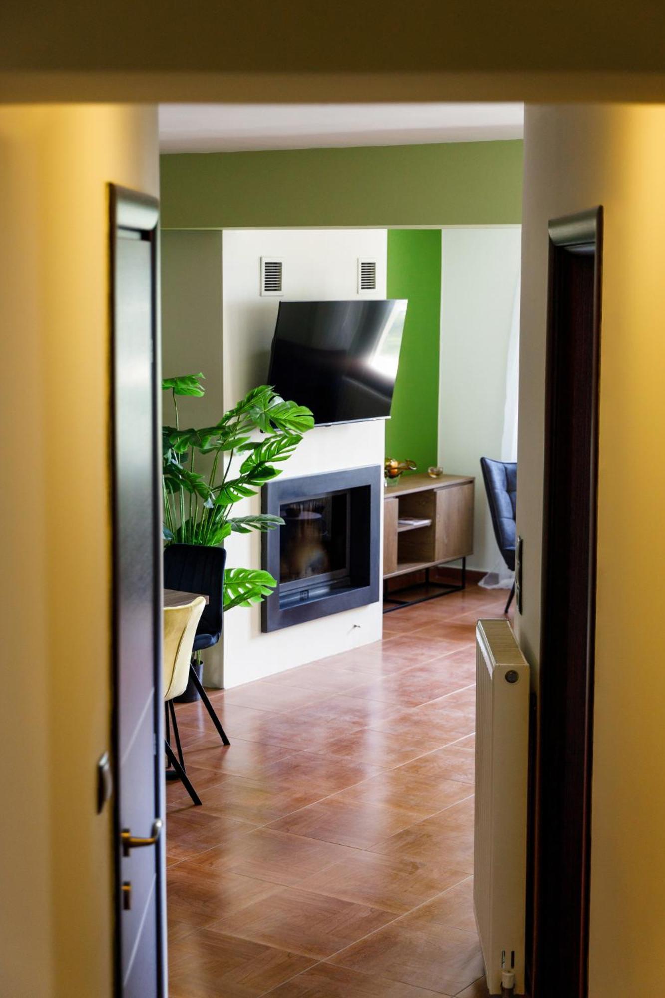 Charming With Gorgeous View & Private Parking Apartment