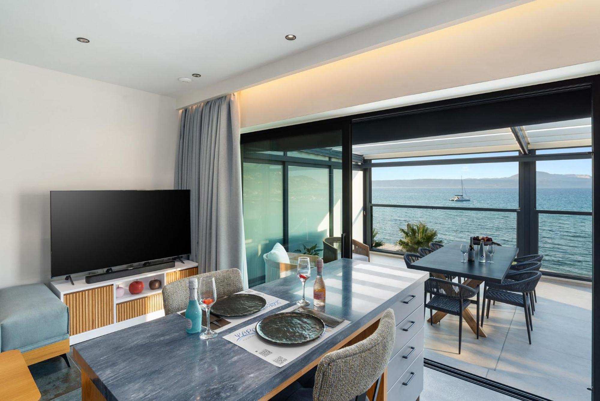 Peristeres Luxury Next To The Sea - By Apokoras *