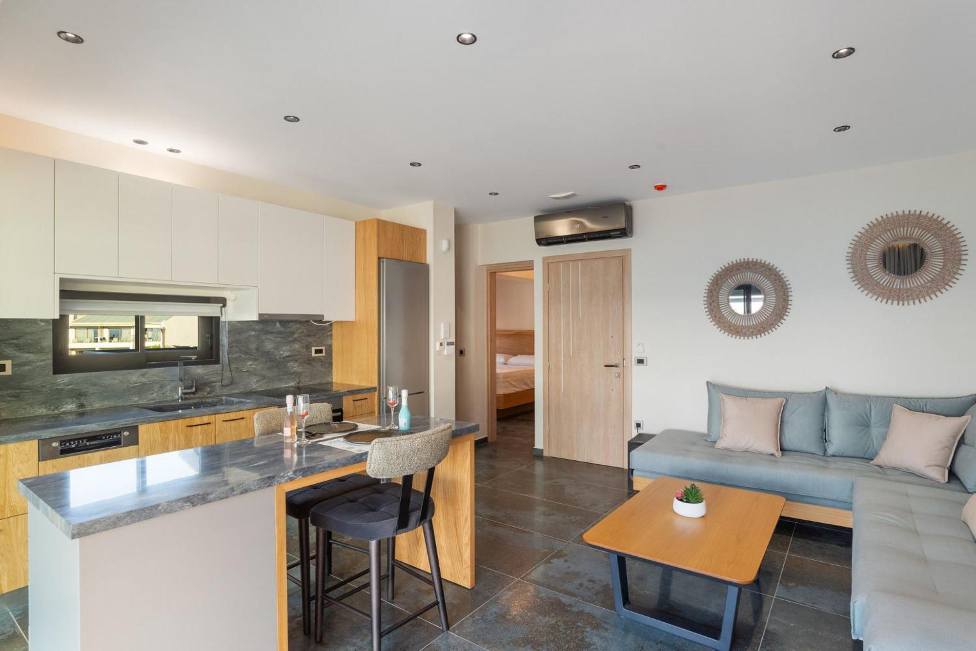 Peristeres Luxury Next To The Sea - By Apokoras Apartment *