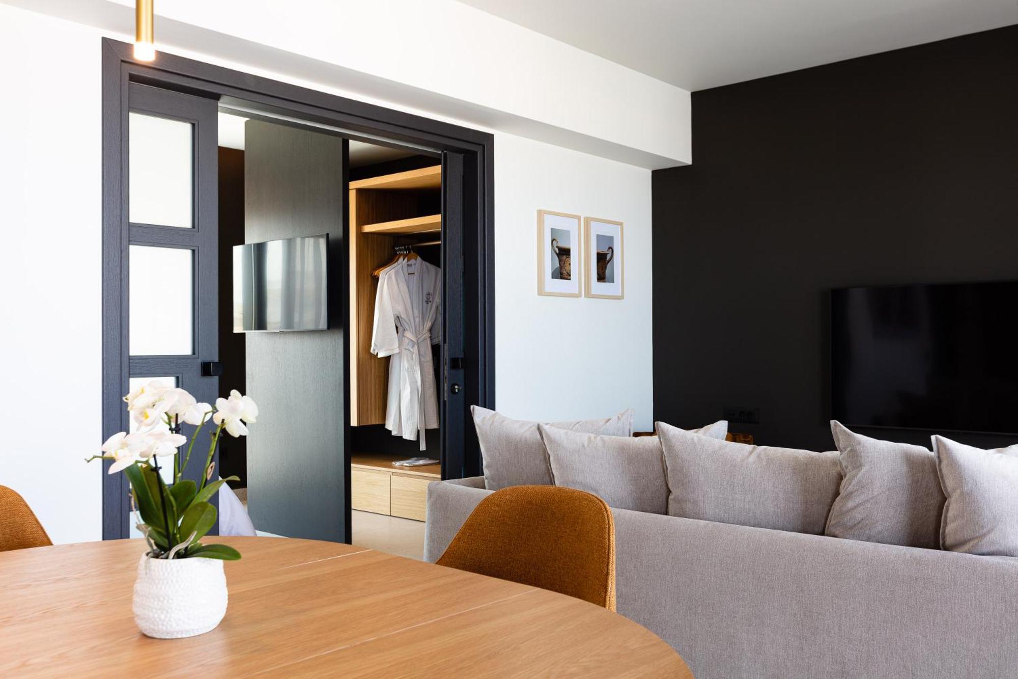 Porta Aparthotel *