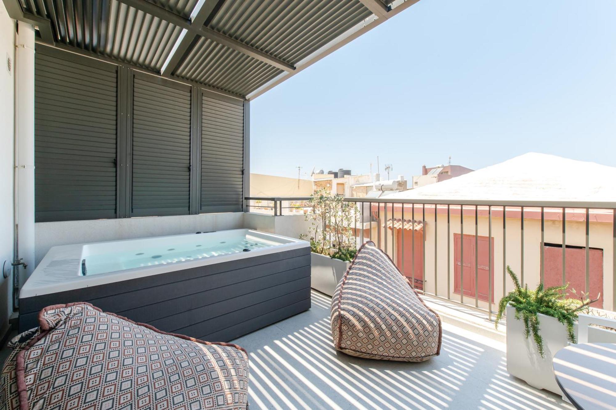 Porta Aparthotel *