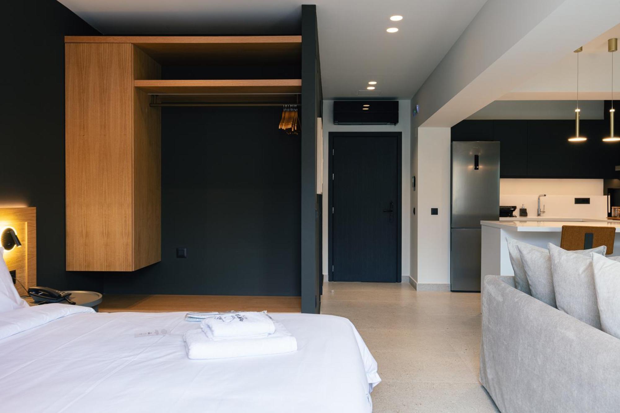 Porta Aparthotel *