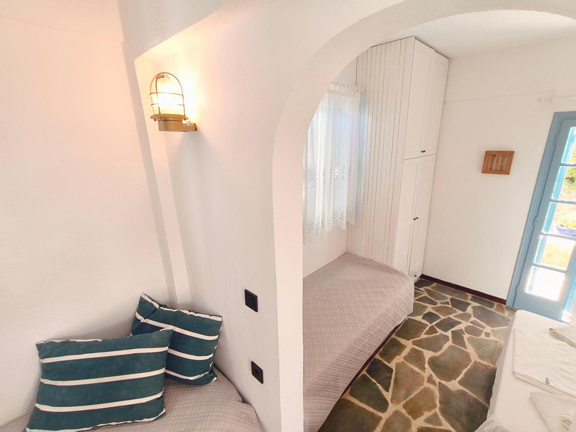 Elena Kythnos Apartment *