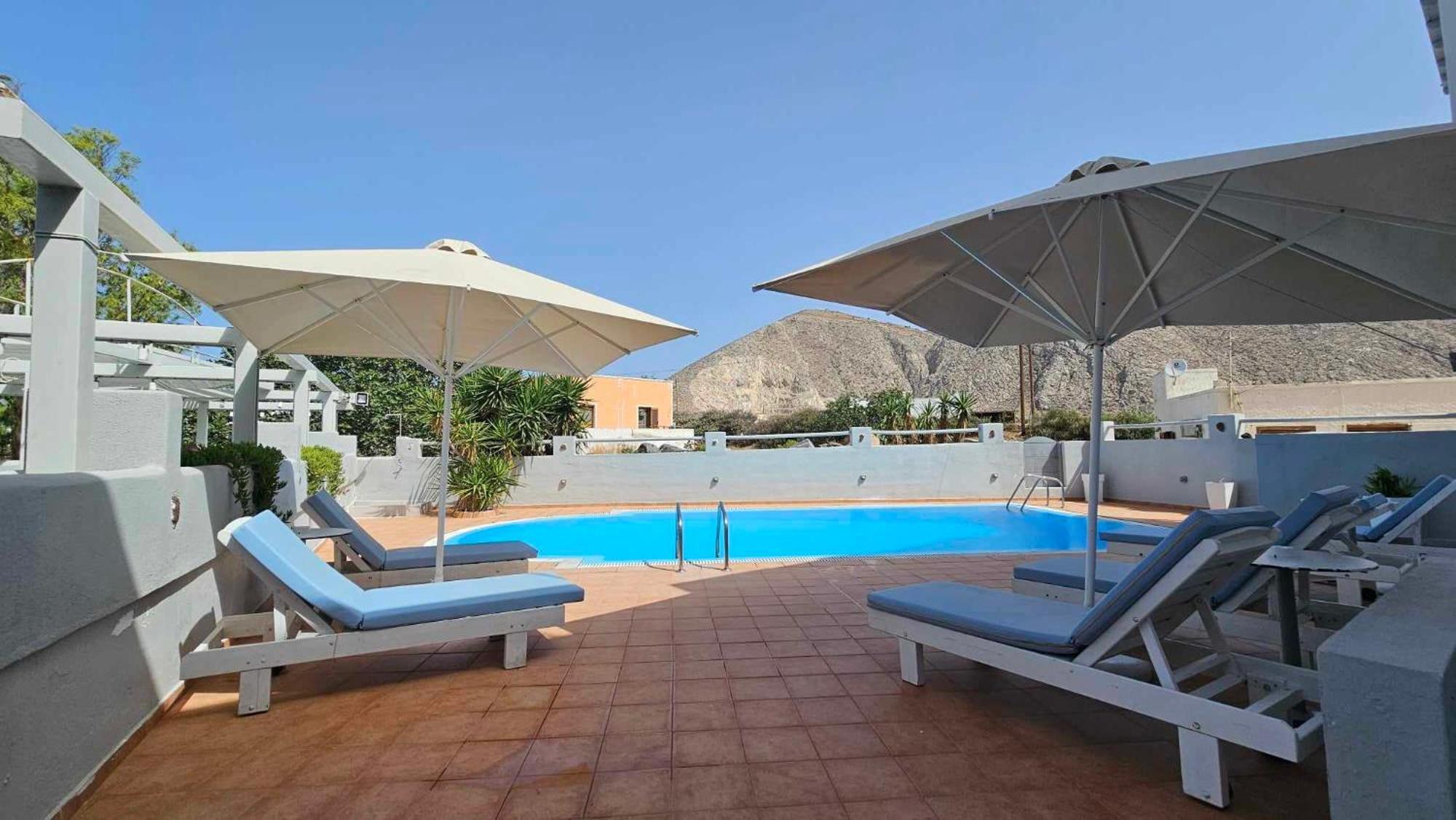 Hotel Privee Santorini 2*