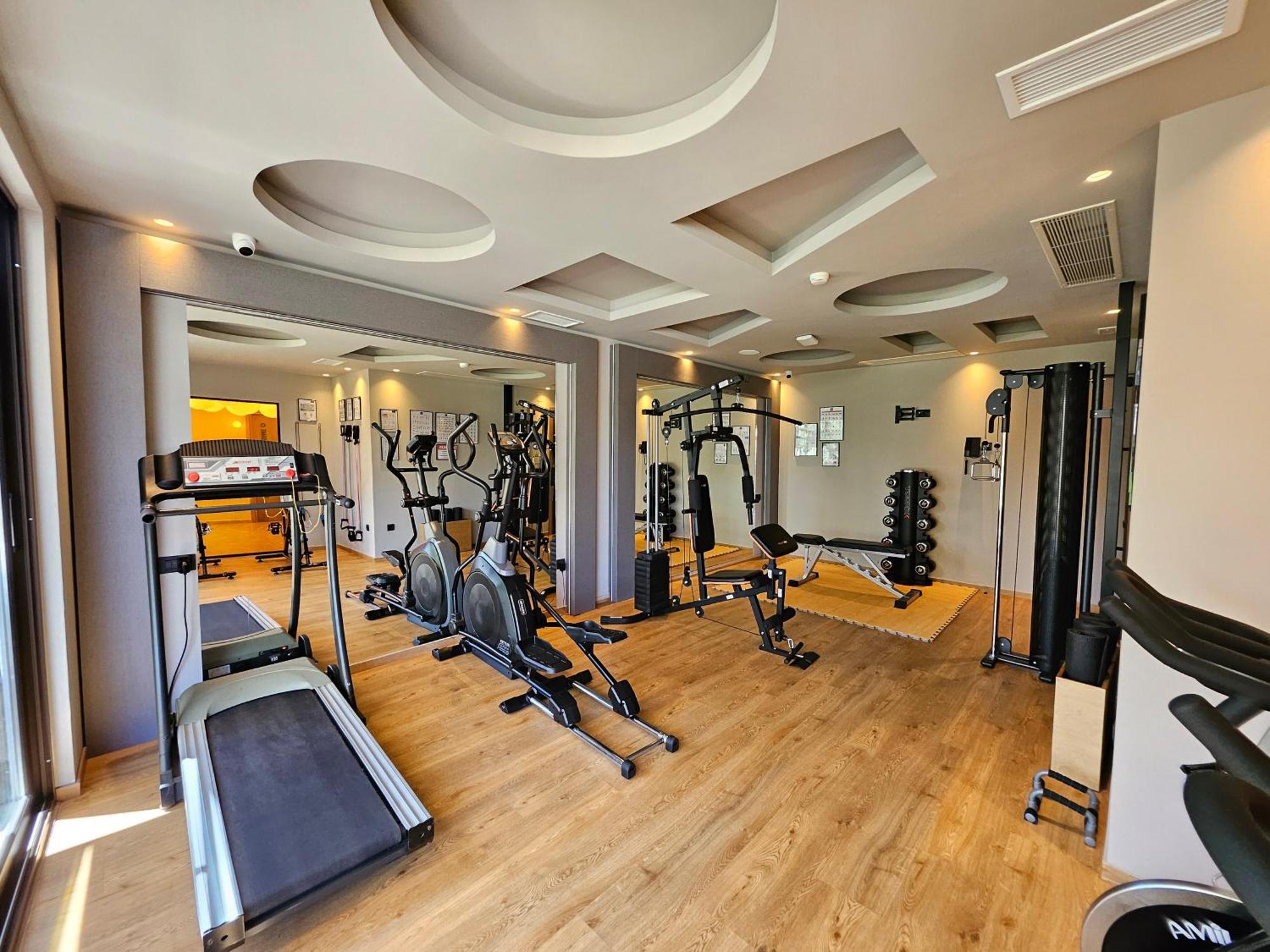 Petousis & Hotel Amoudara (Heraklion)