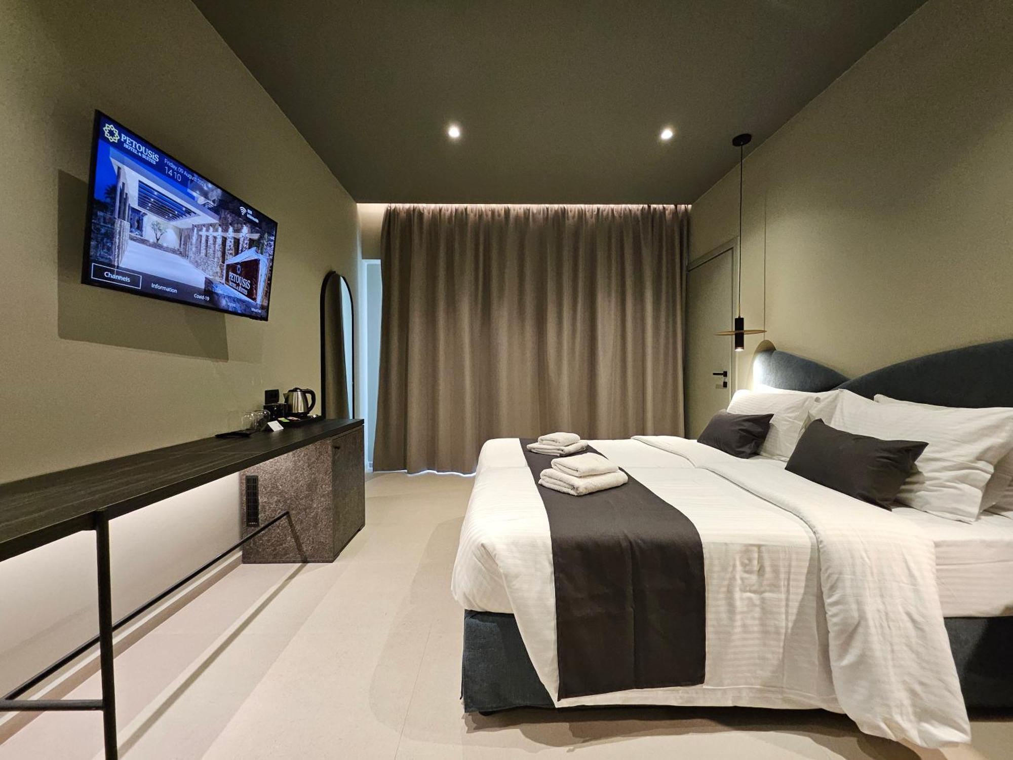 Petousis & Hotel Amoudara (Heraklion)