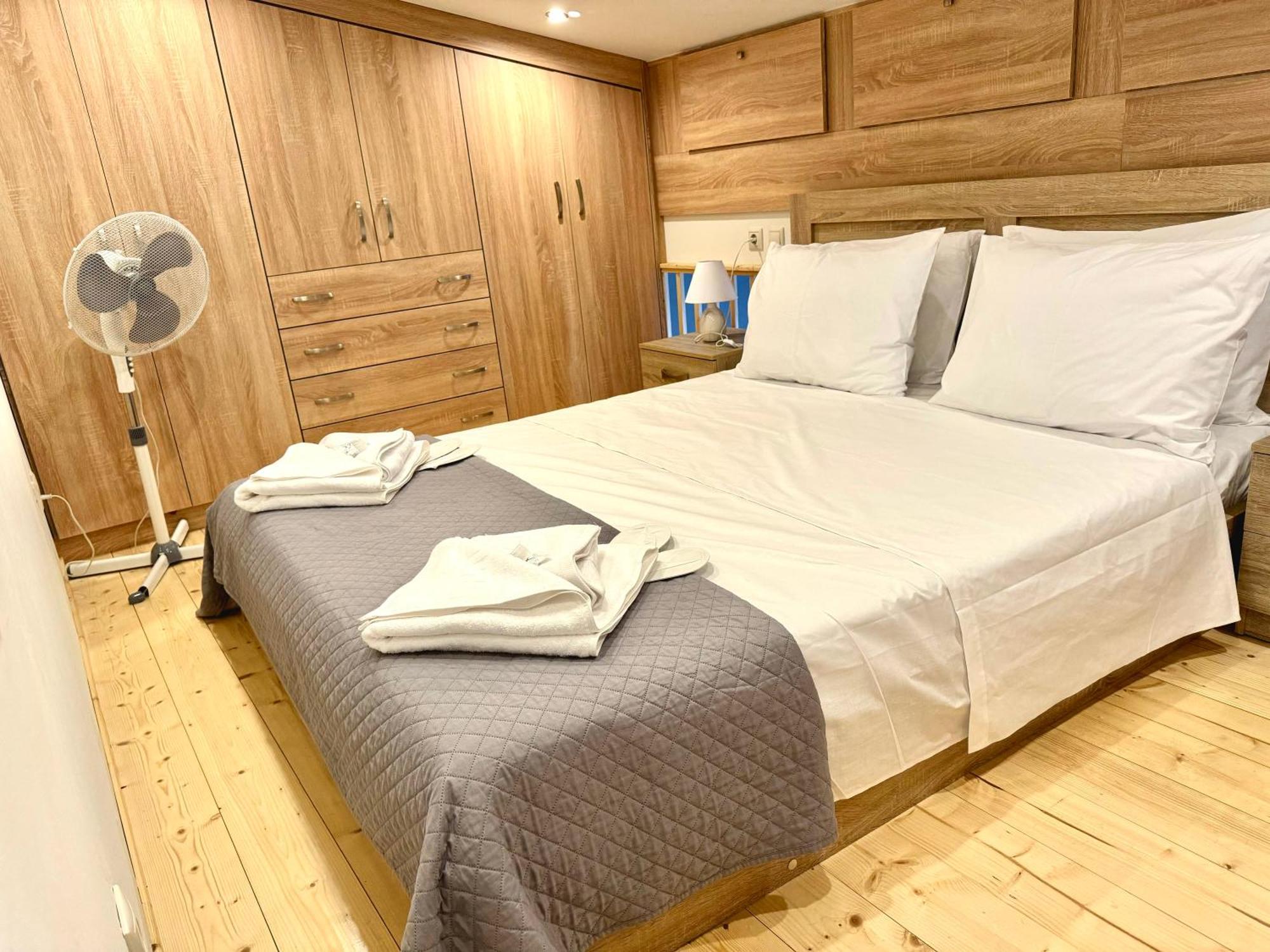 Platanos House Holiday home *