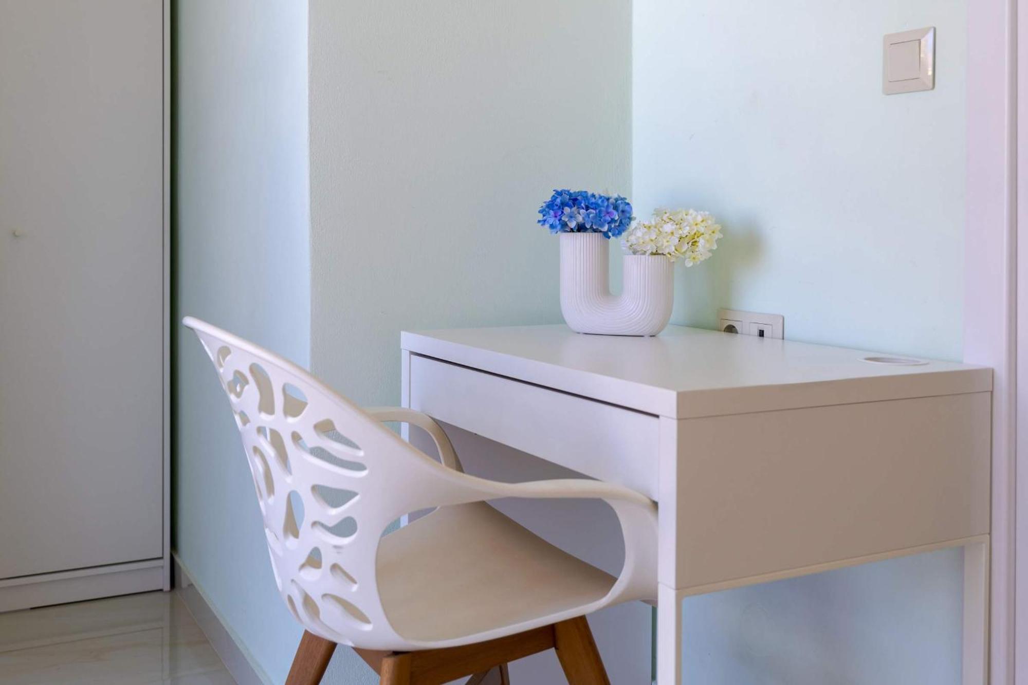 Elevate Your Escape Boutique 2-bed Seaview On Floor 2 *