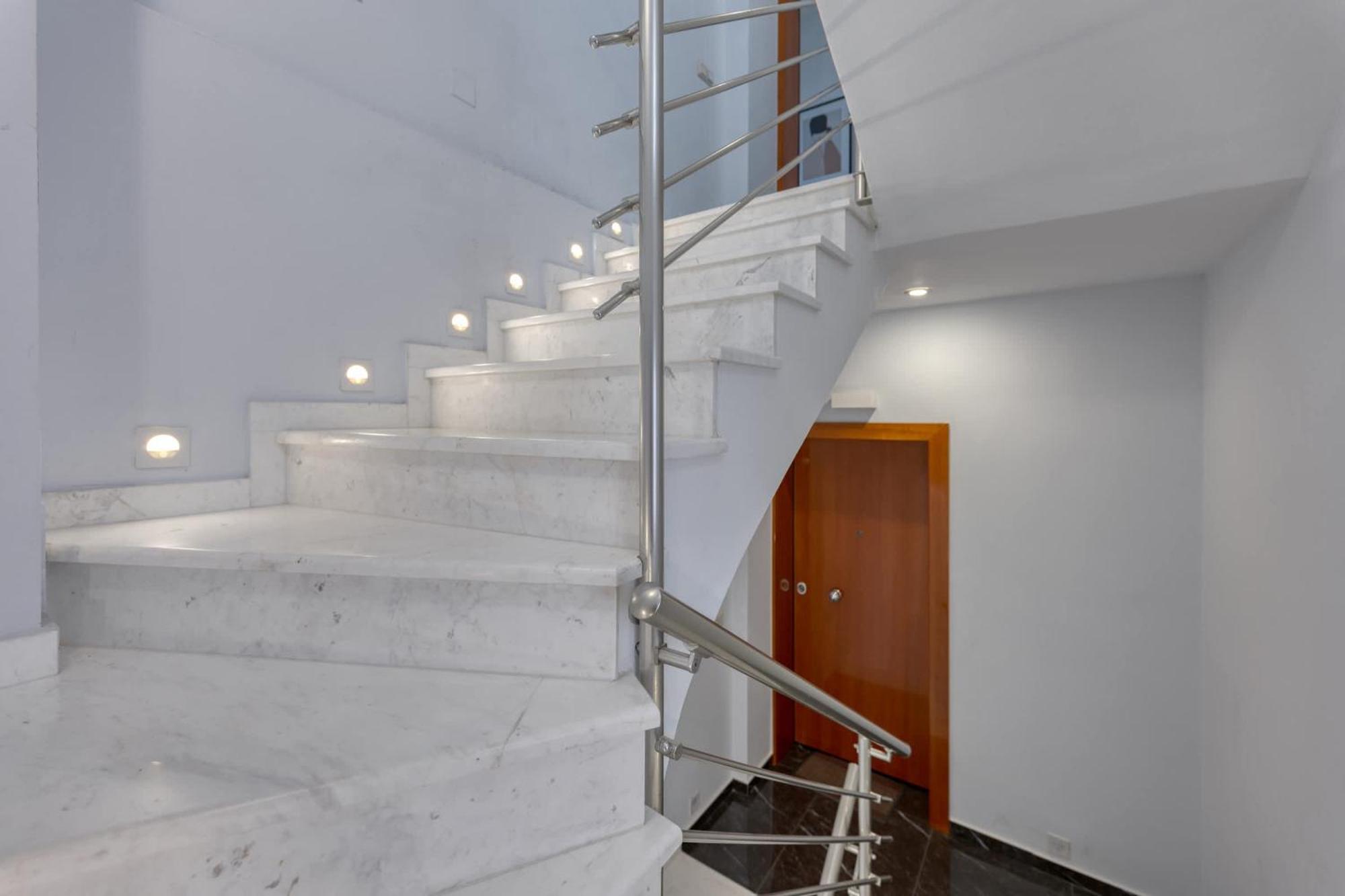 Elevate Your Escape Boutique 2-bed Seaview On Floor 2 Heraklion (Crete)